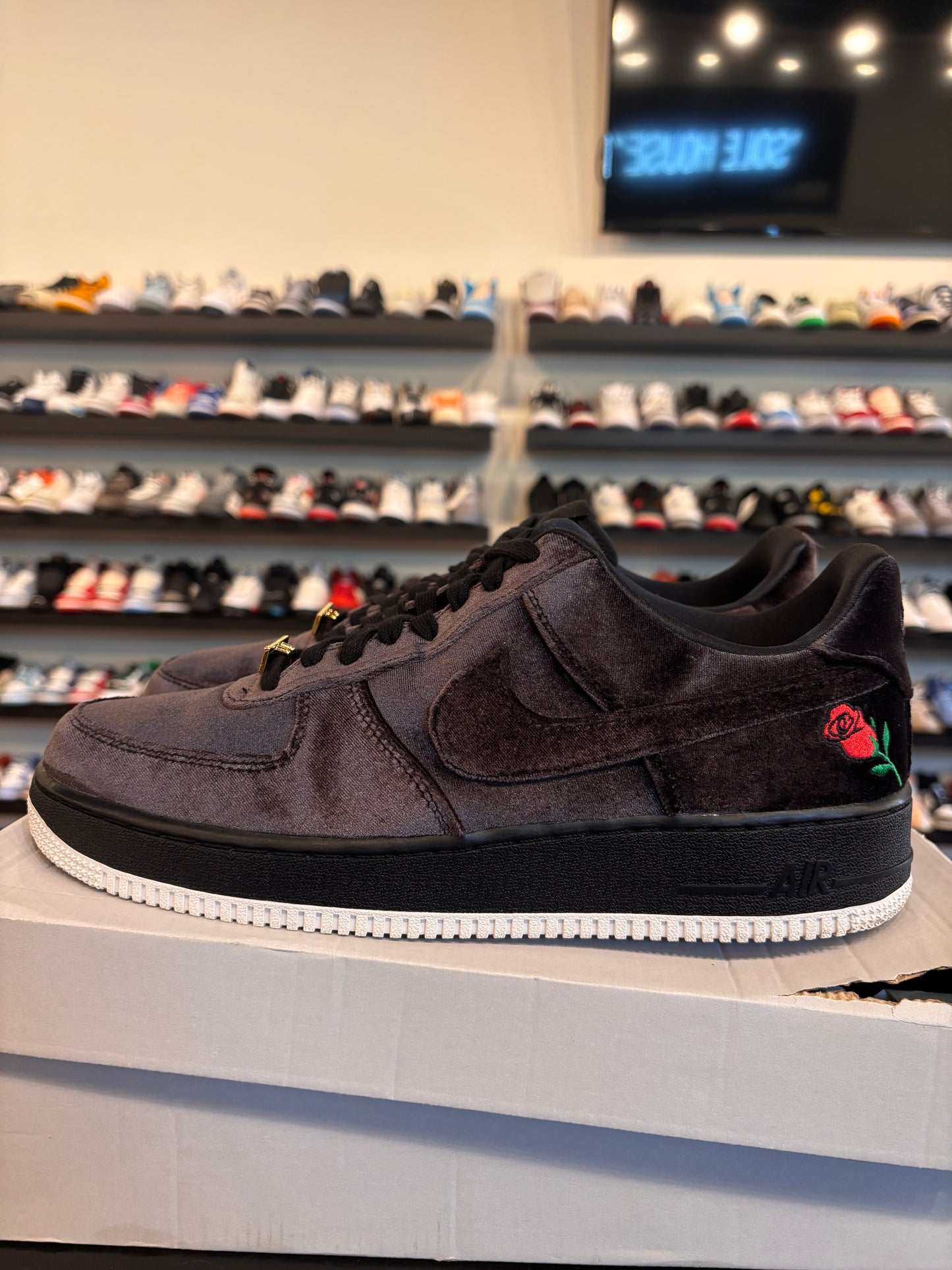 Nike Air Force 1 Low Rose Velvet Size 11 Pre-Owned (No Box)