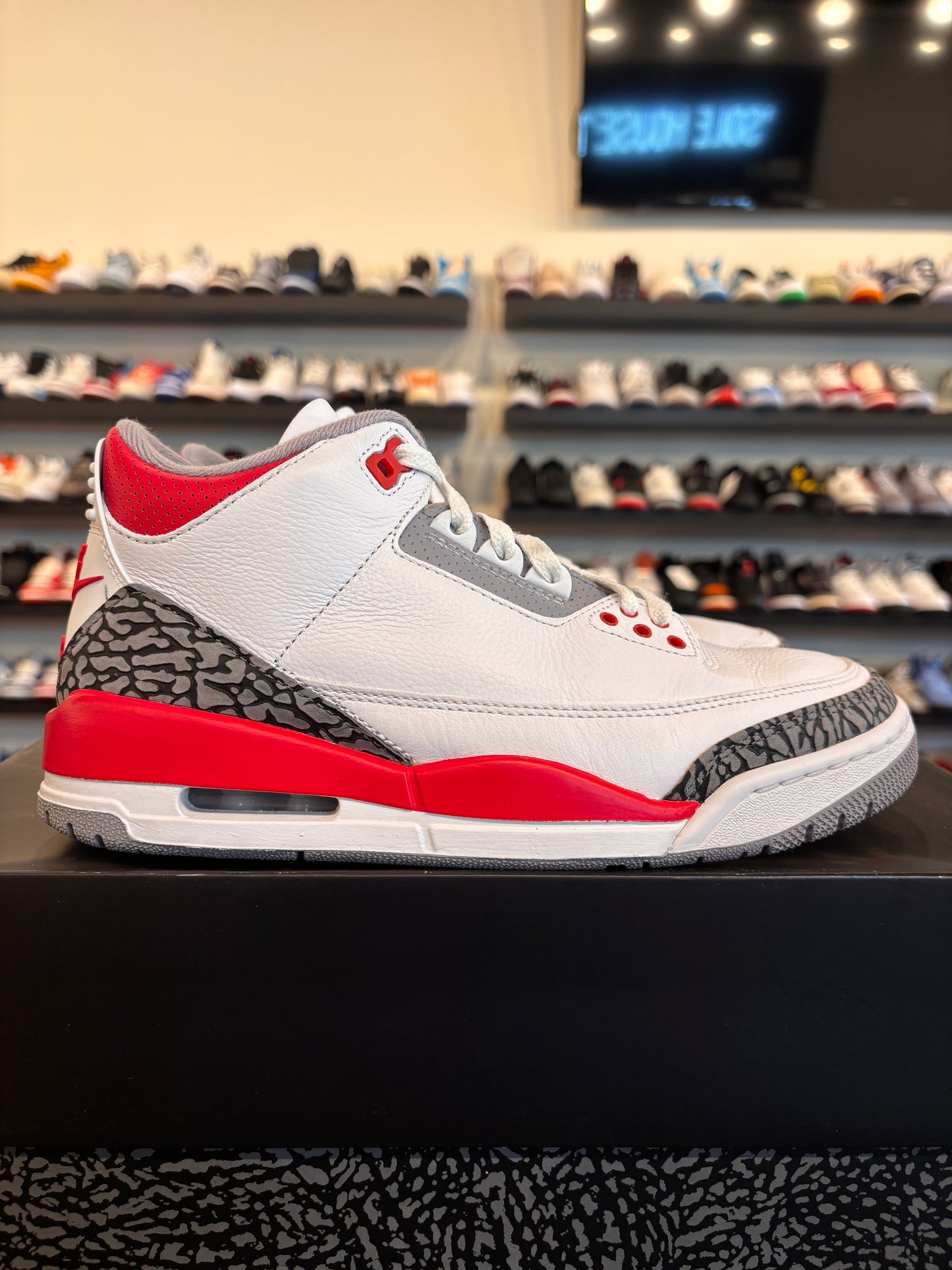 Jordan 3 Fire Red 2022 Size 7 Pre-Owned