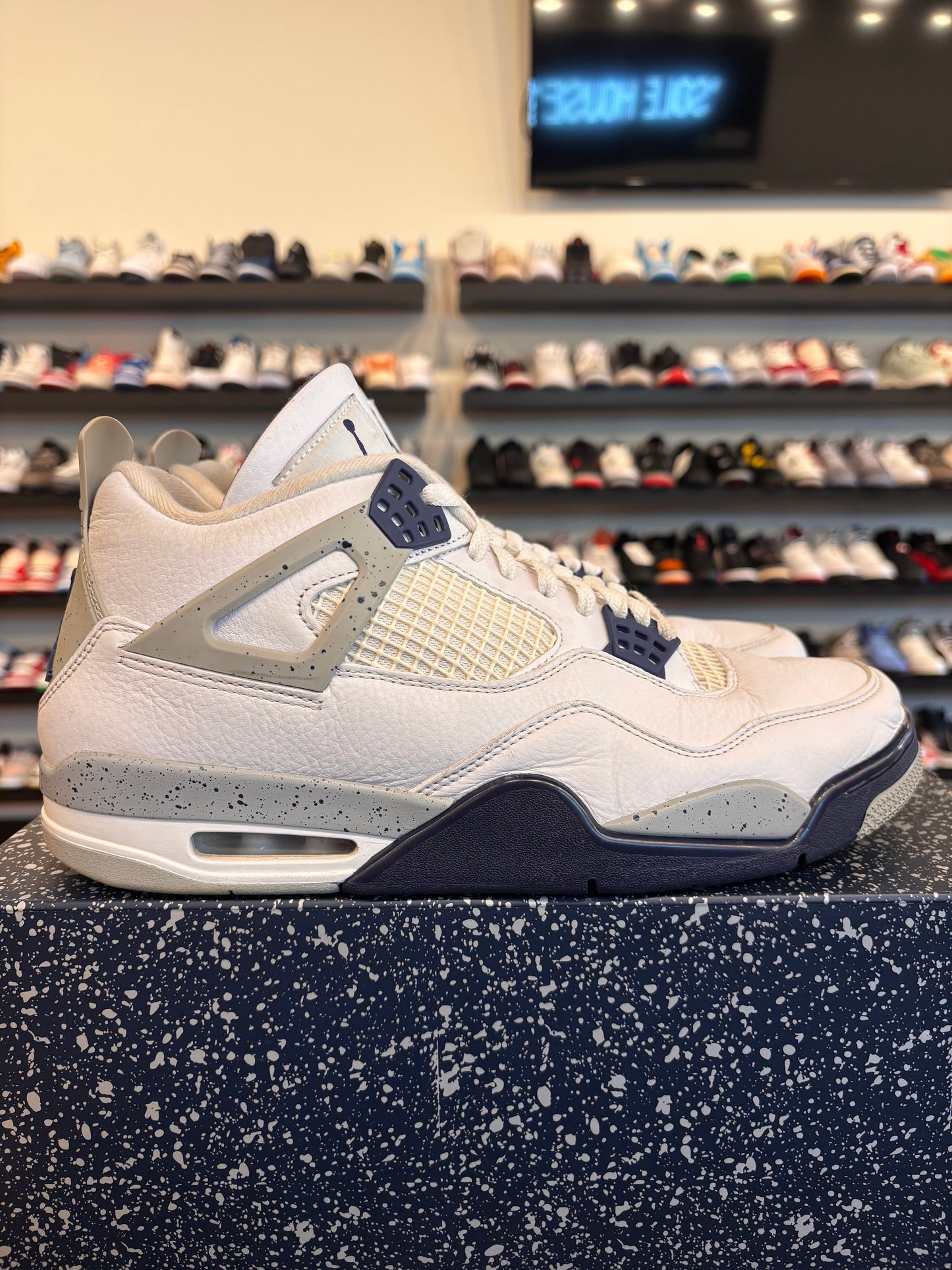 Jordan 4 Midnight Navy Size 11 Pre-Owned