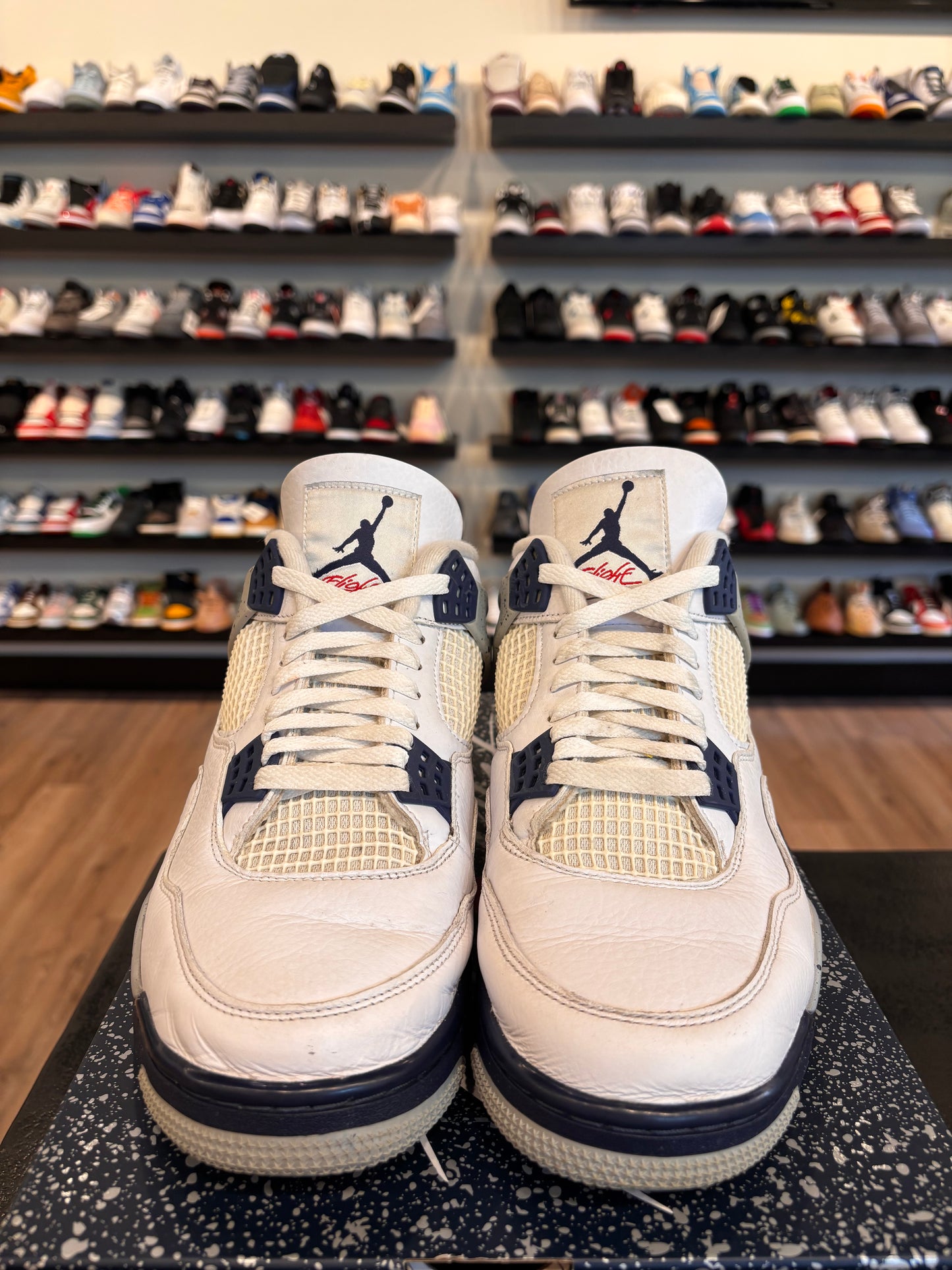 Jordan 4 Midnight Navy Size 11 Pre-Owned