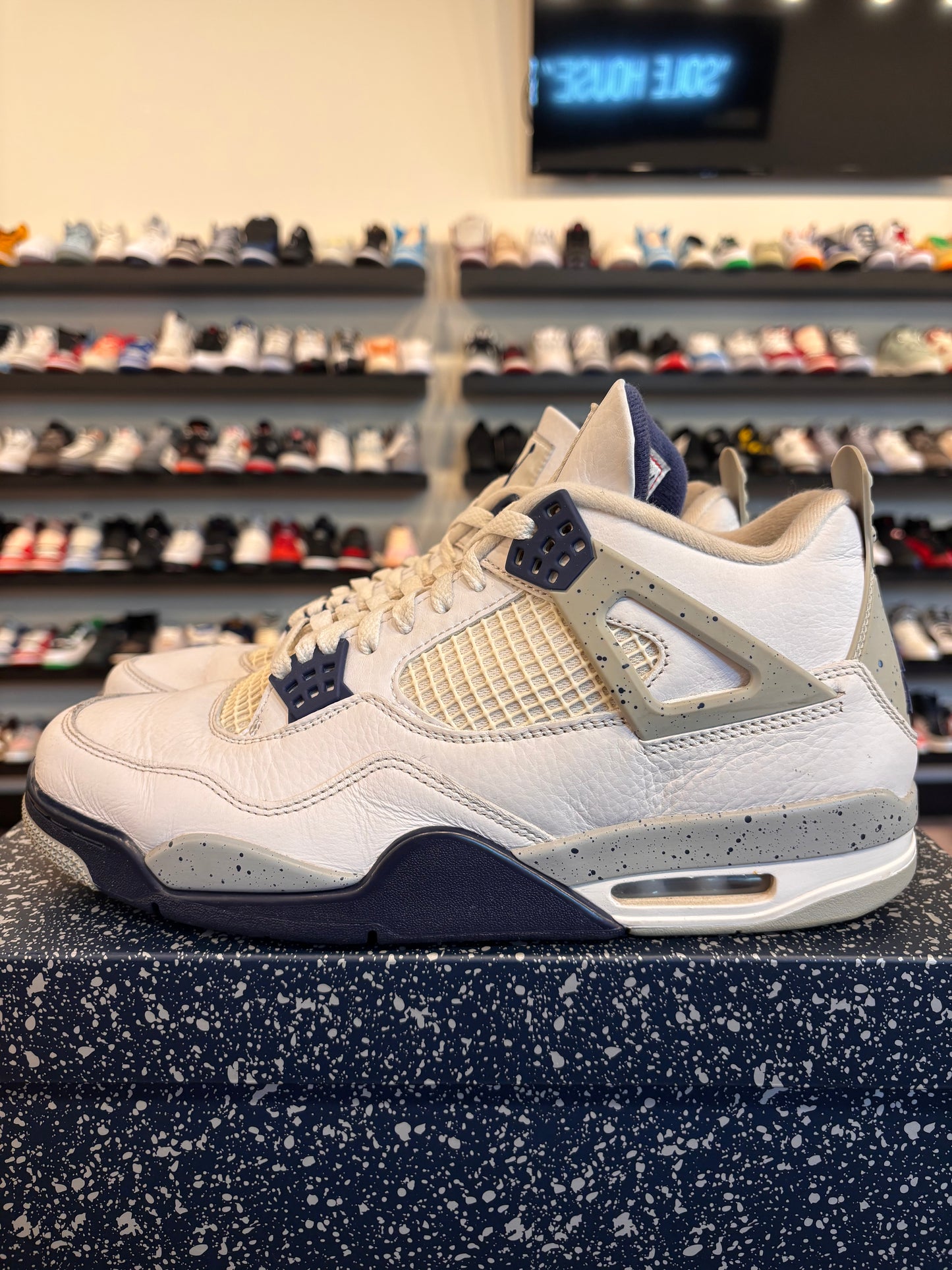 Jordan 4 Midnight Navy Size 11 Pre-Owned