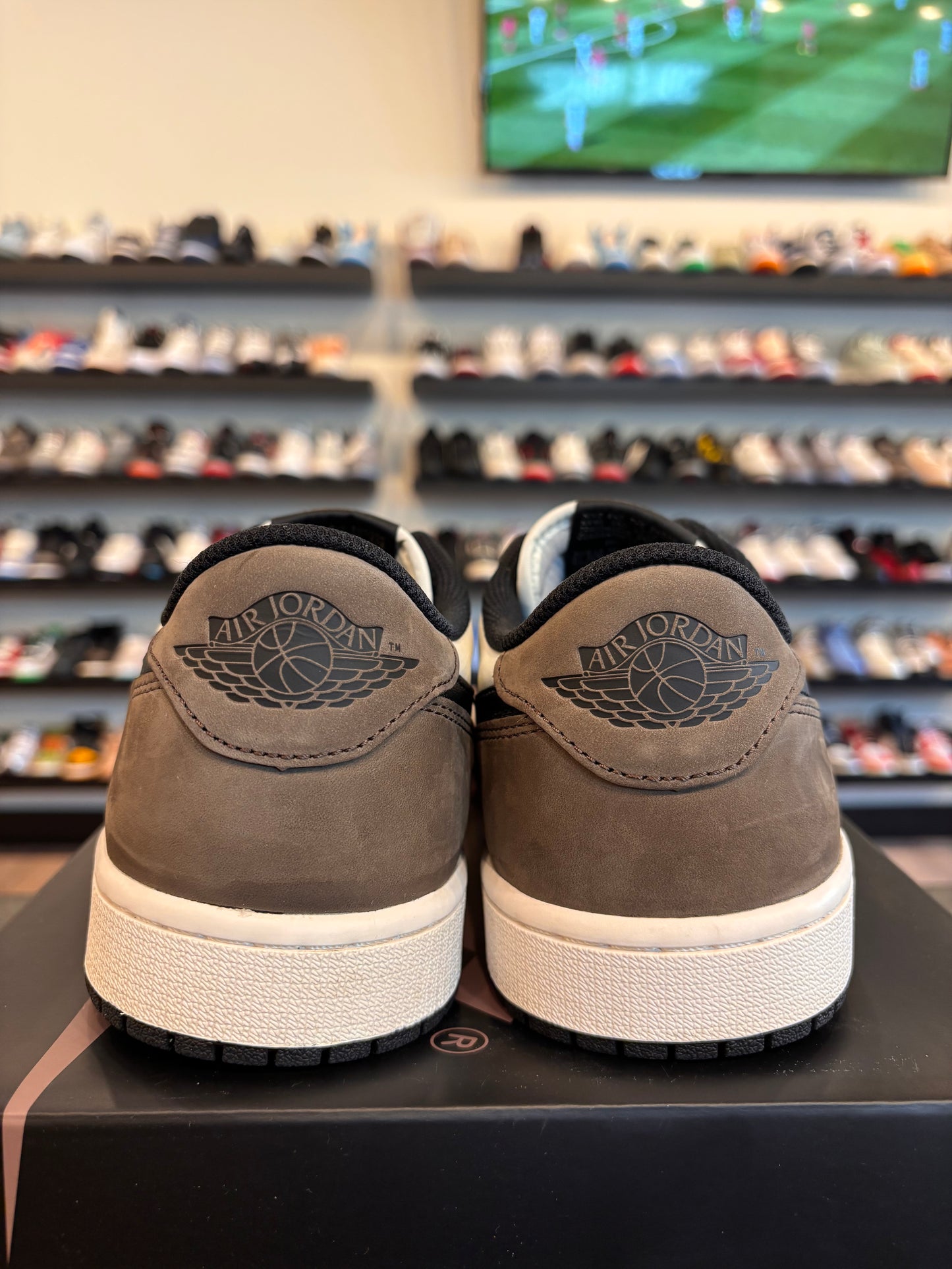 Jordan 1 Low Mocha Size 10.5 Pre-Owned