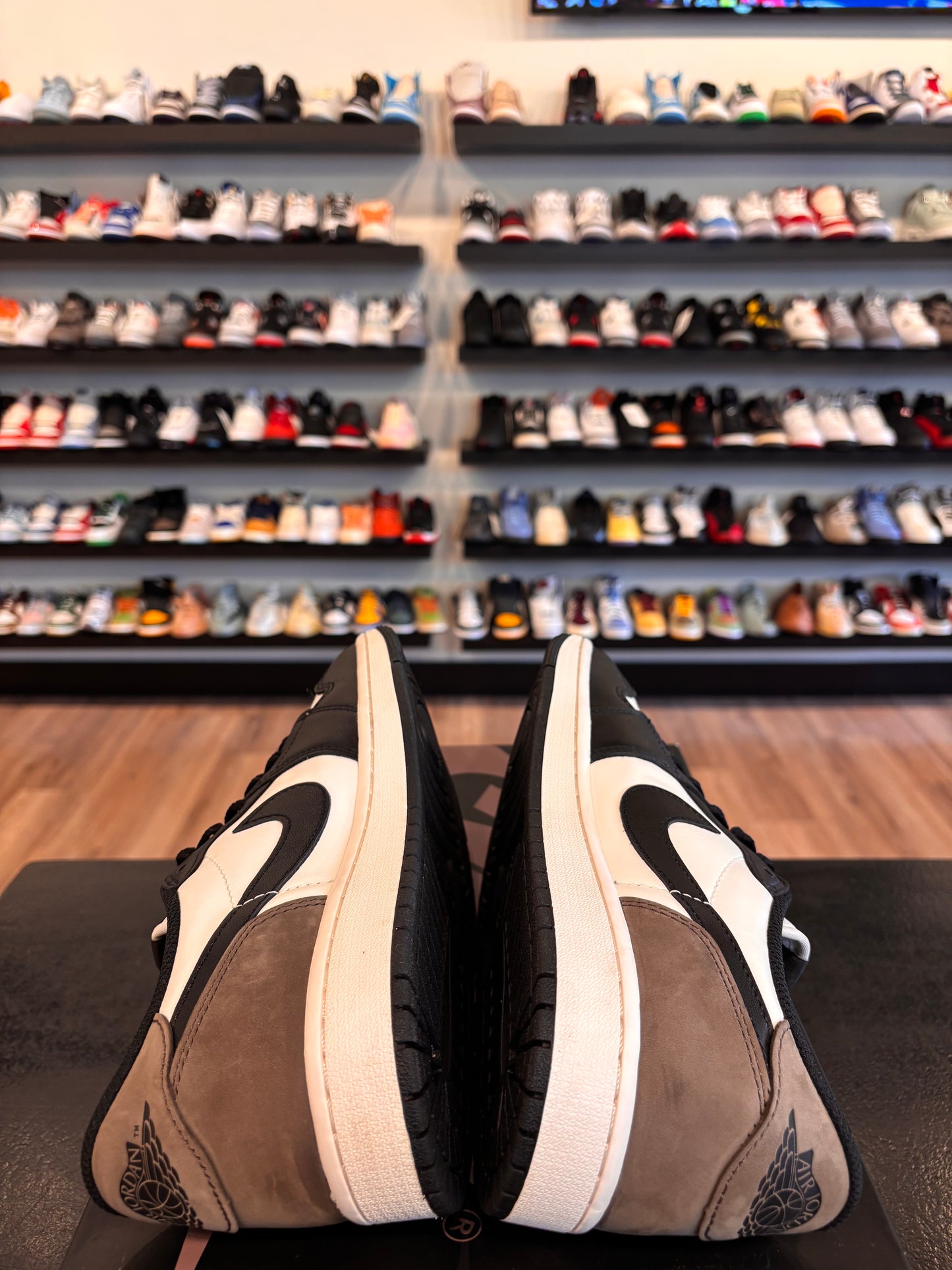 Jordan 1 Low Mocha Size 10.5 Pre-Owned