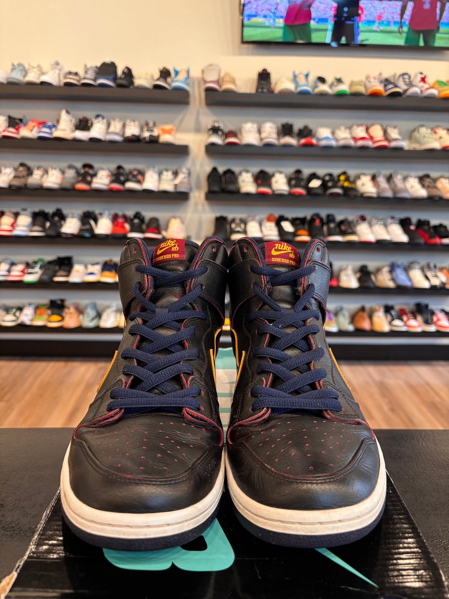 Nike SB Dunk NBA Cavs Size 12 Pre-Owned