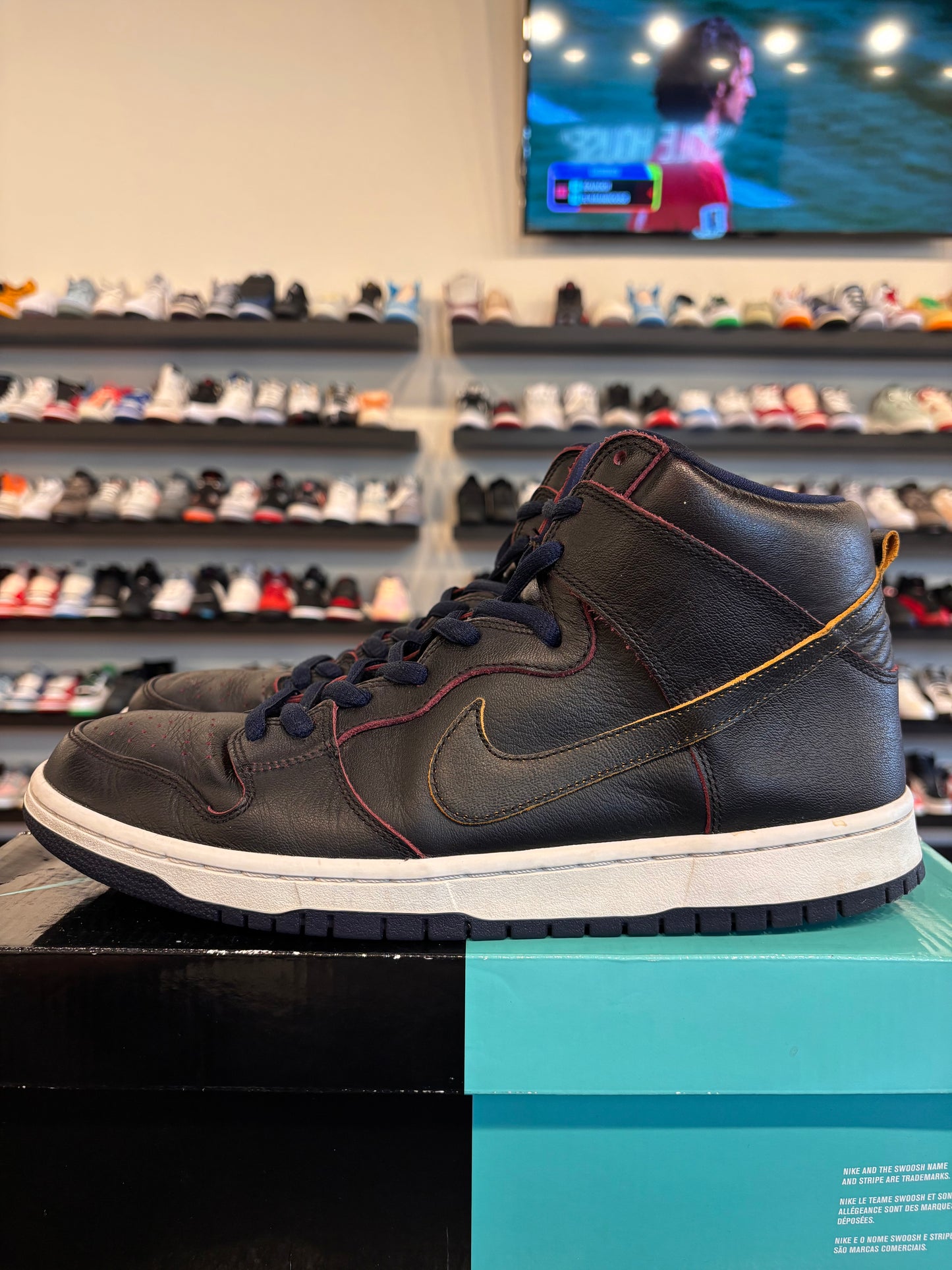 Nike SB Dunk NBA Cavs Size 12 Pre-Owned