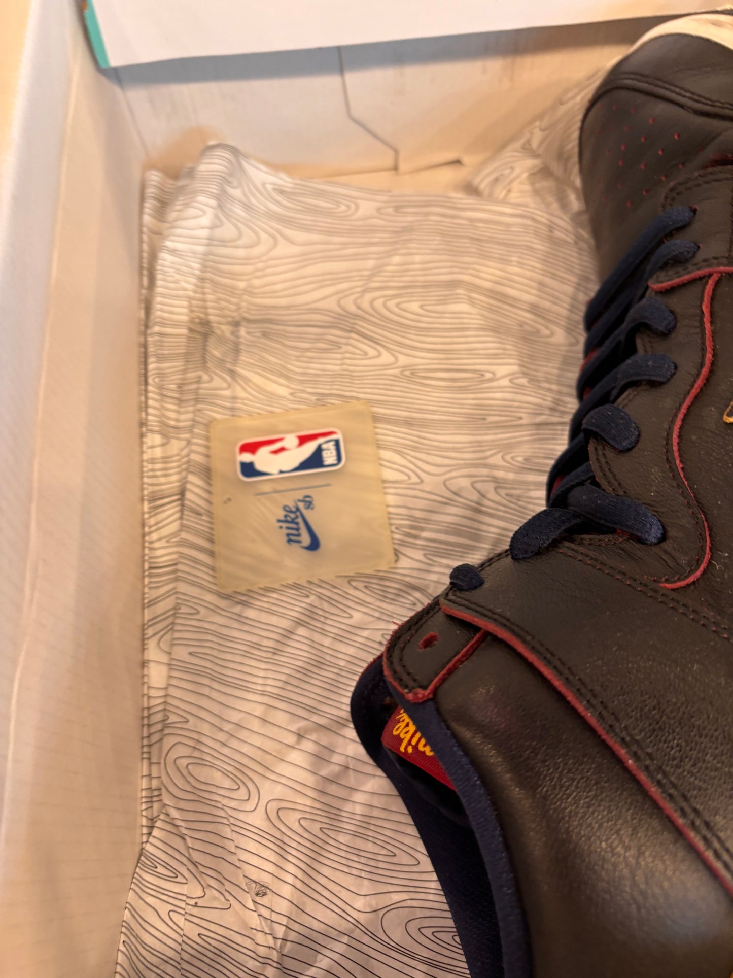 Nike SB Dunk NBA Cavs Size 12 Pre-Owned