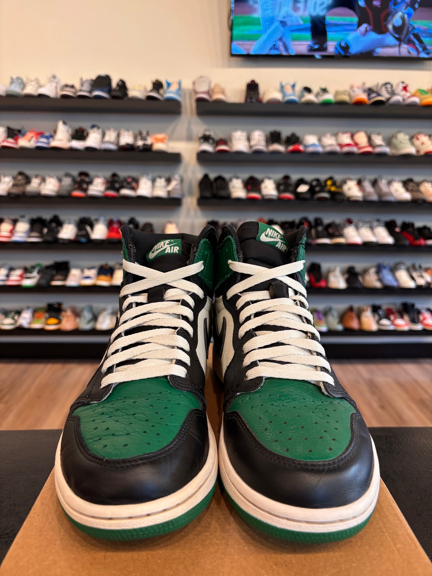 Jordan 1 Pine Green 1.0 Size 10.5 Pre-Owned (No Box)