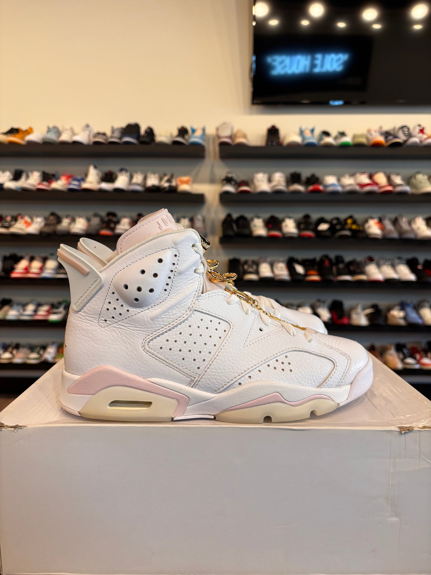 Jordan 6 Gold Rings Size 6.5Y (8W) Pre-Owned