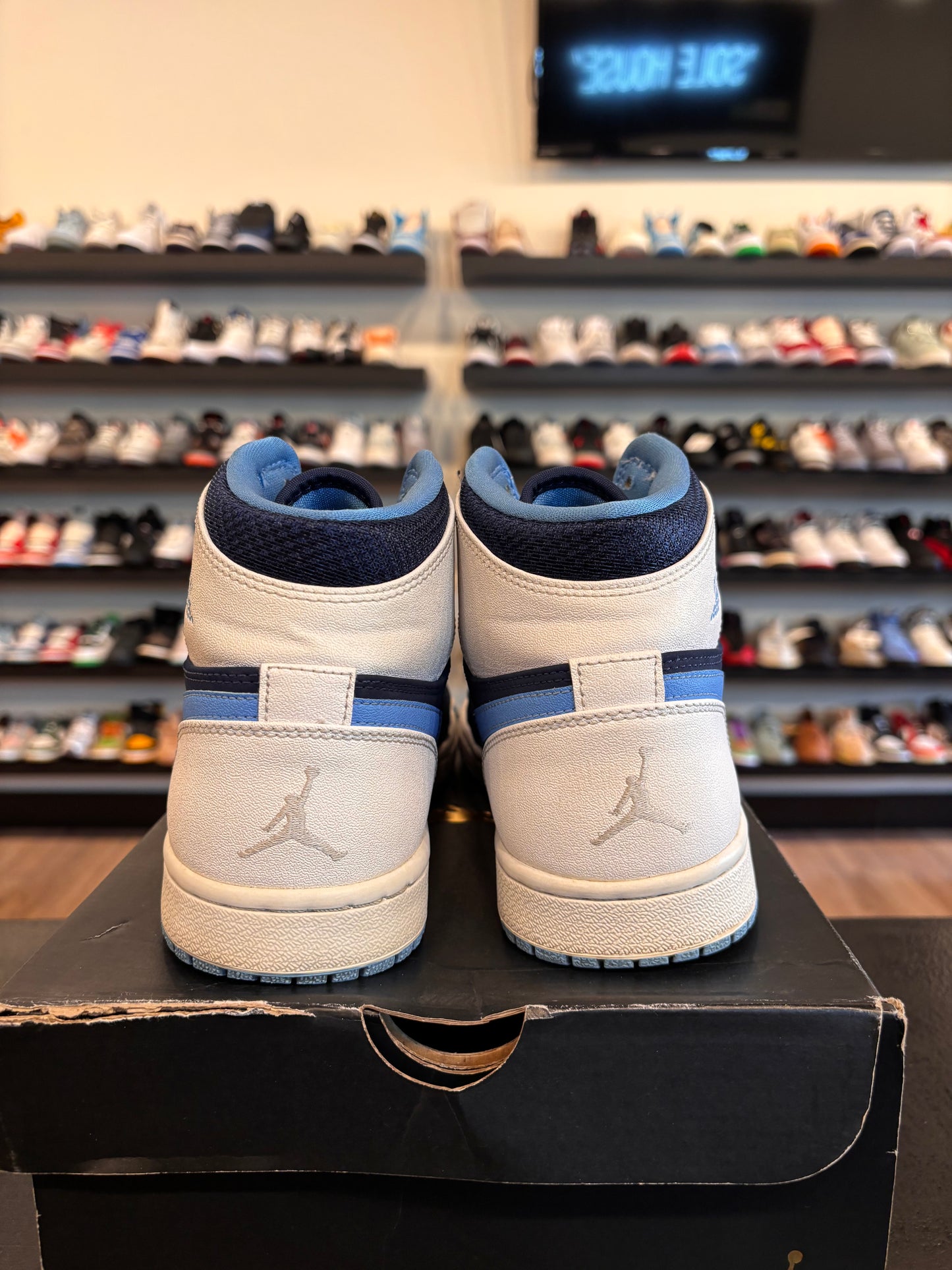 Jordan 1 UNC Obsidian Size 8.5 Pre-Owned