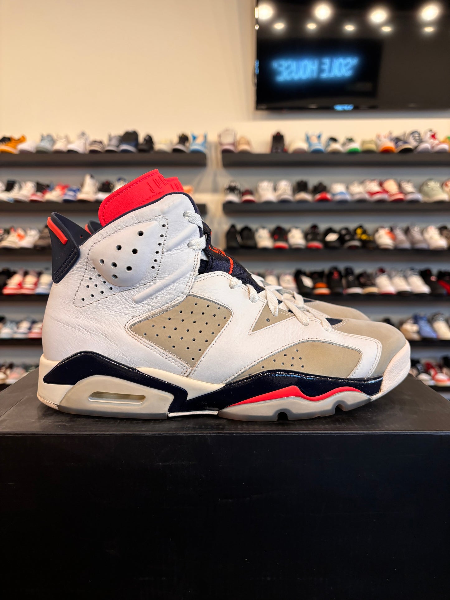 Jordan 6 Tinker Size 9.5 Pre-Owned