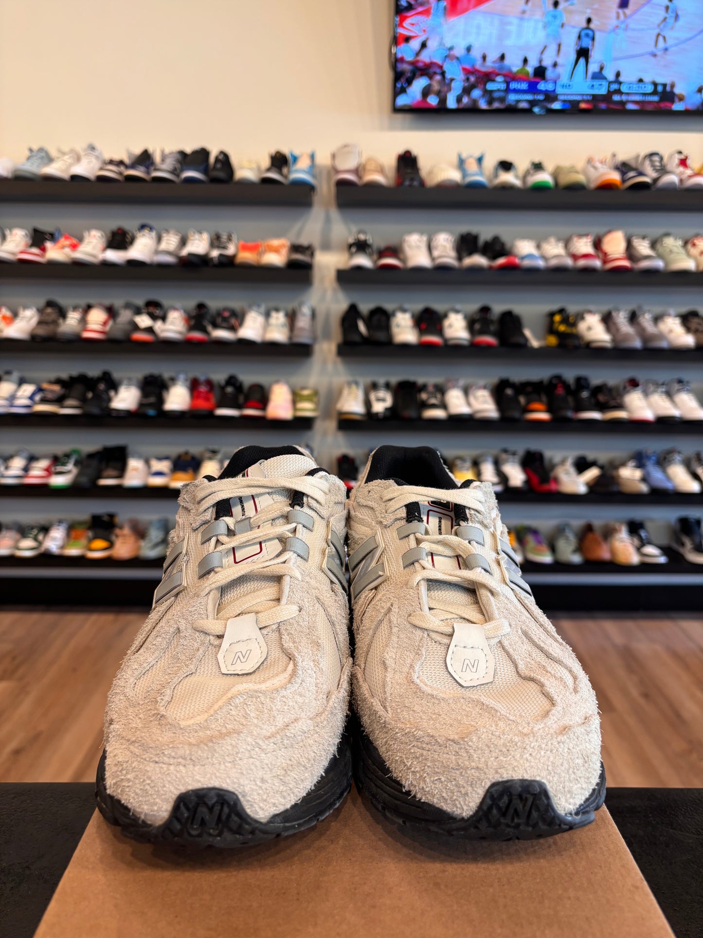 New Balance 1906R Up There Size 11 Pre-Owned (No Box)