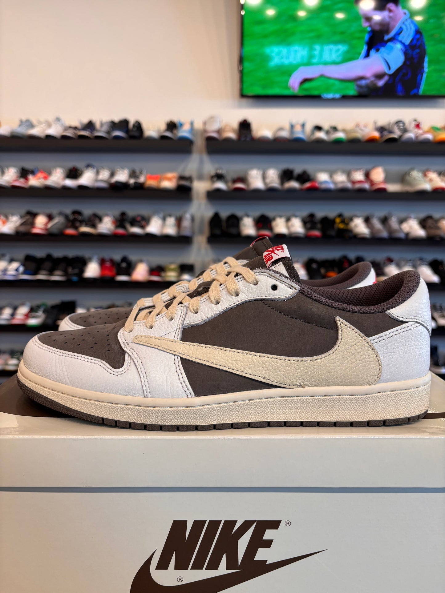 Jordan 1 Low Travis Scott Reverse Mocha Size 11 Pre-Owned