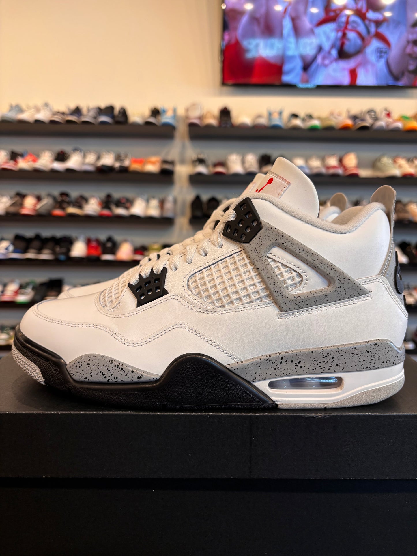 Jordan 4 White Cement 2016 Size 8 Pre-Owned