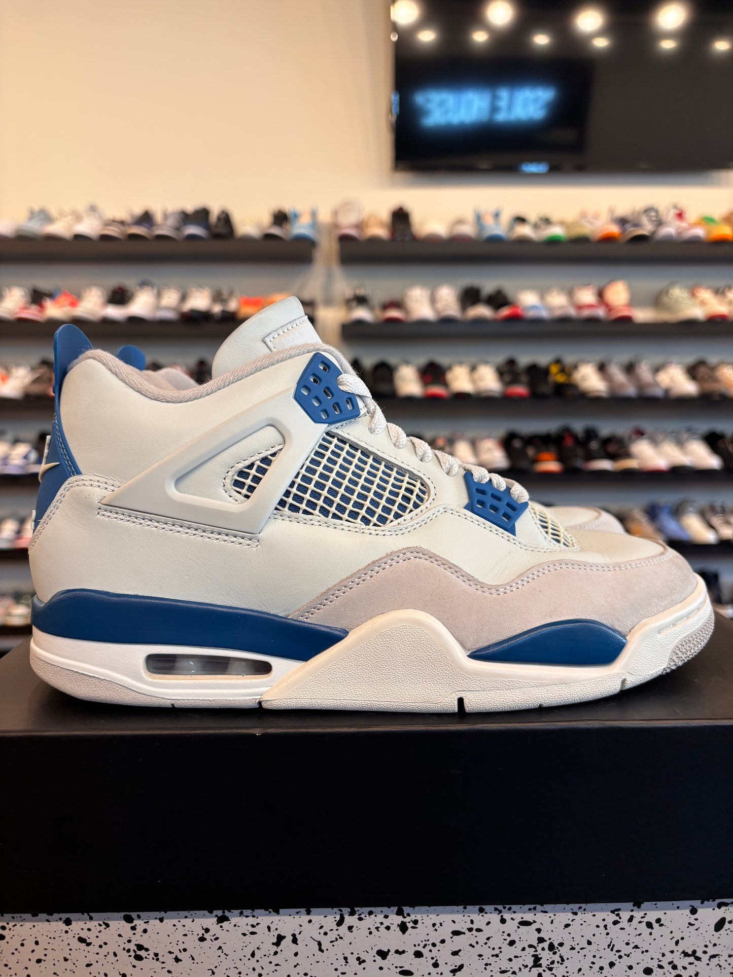 Jordan 4 Military Blue 2024 Size 8.5 Pre-Owned
