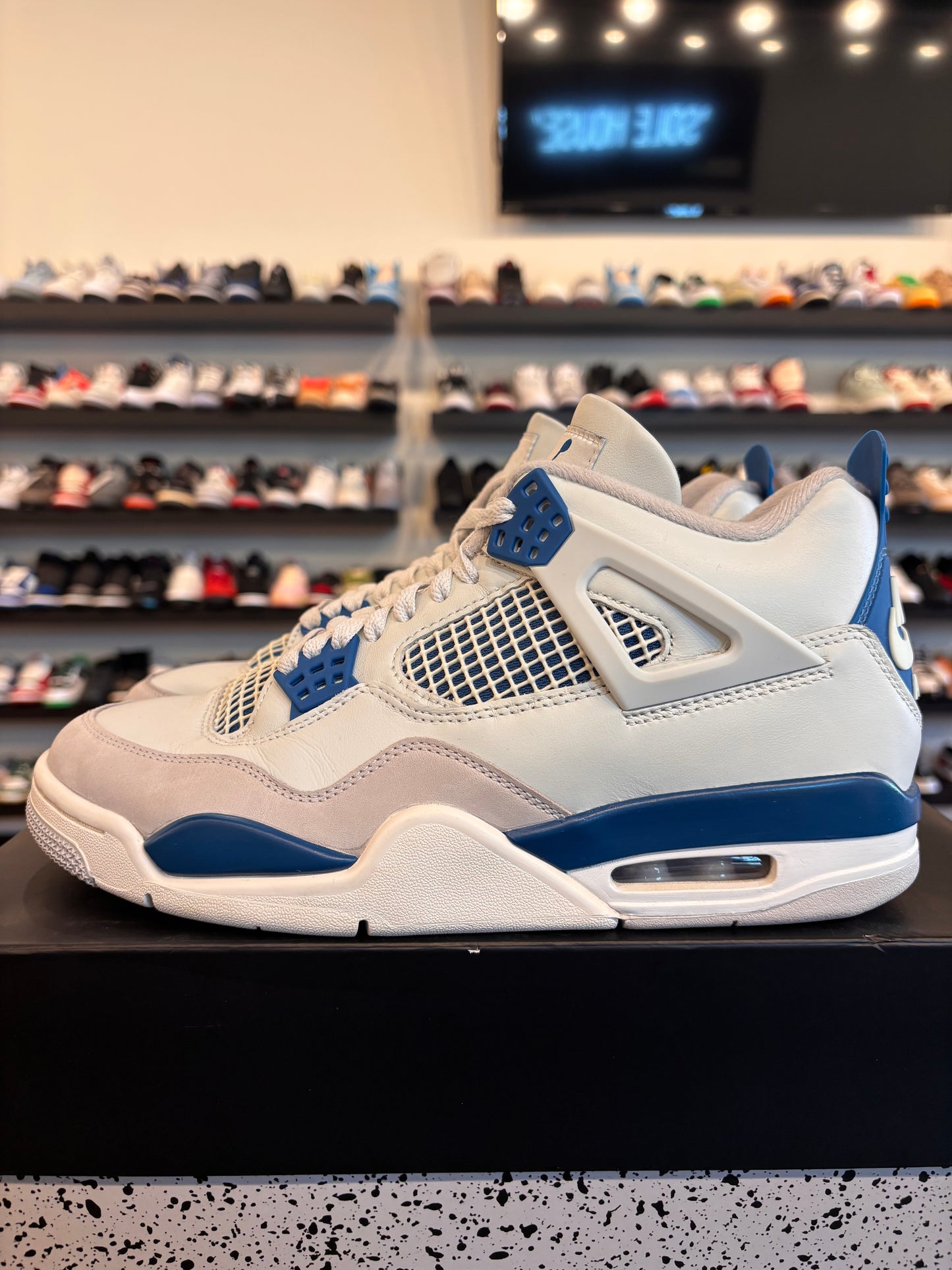Jordan 4 Military Blue 2024 Size 8.5 Pre-Owned