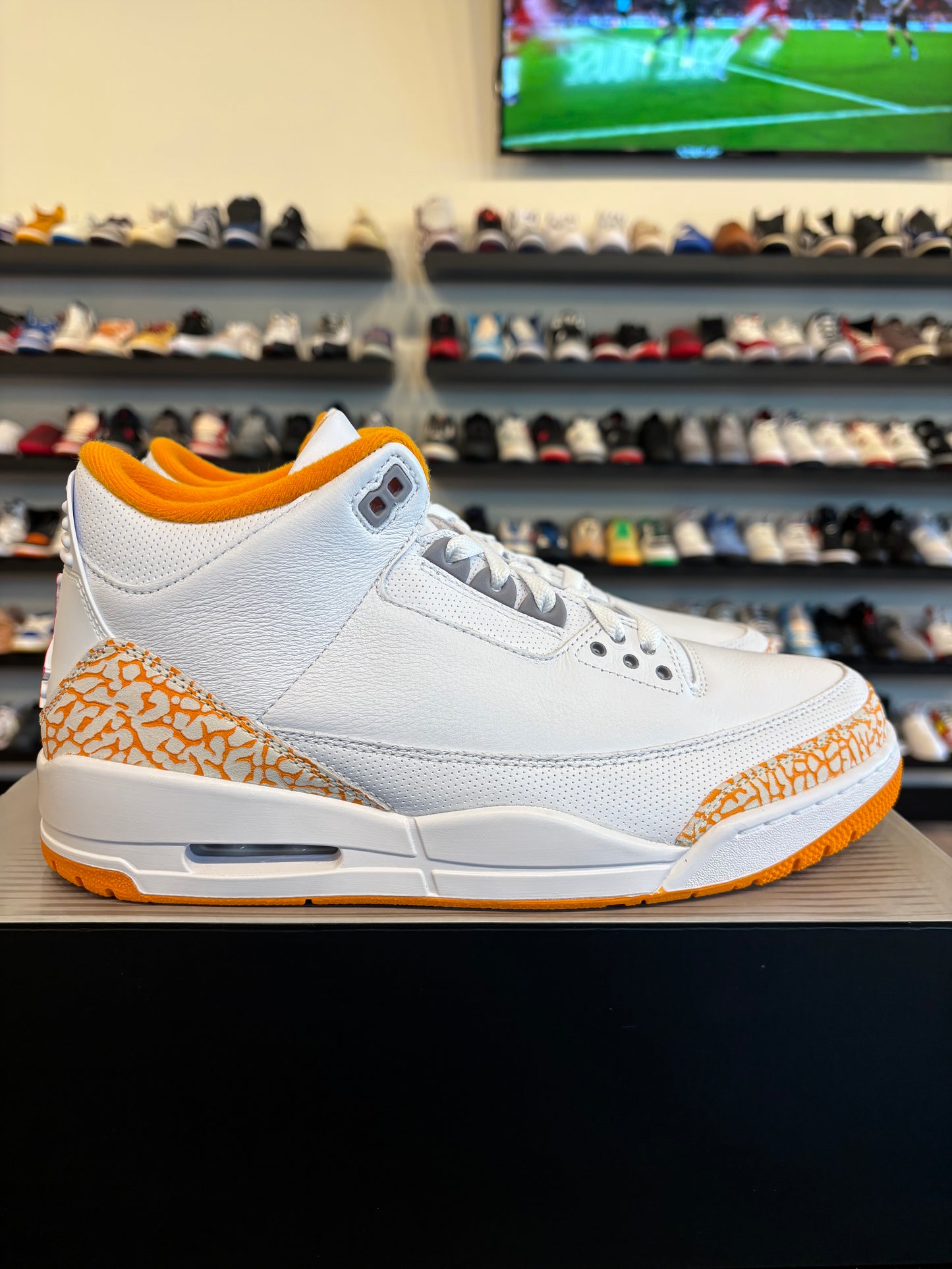 Jordan 3 Orange Citrus Size 10.5 (12W) Brand New