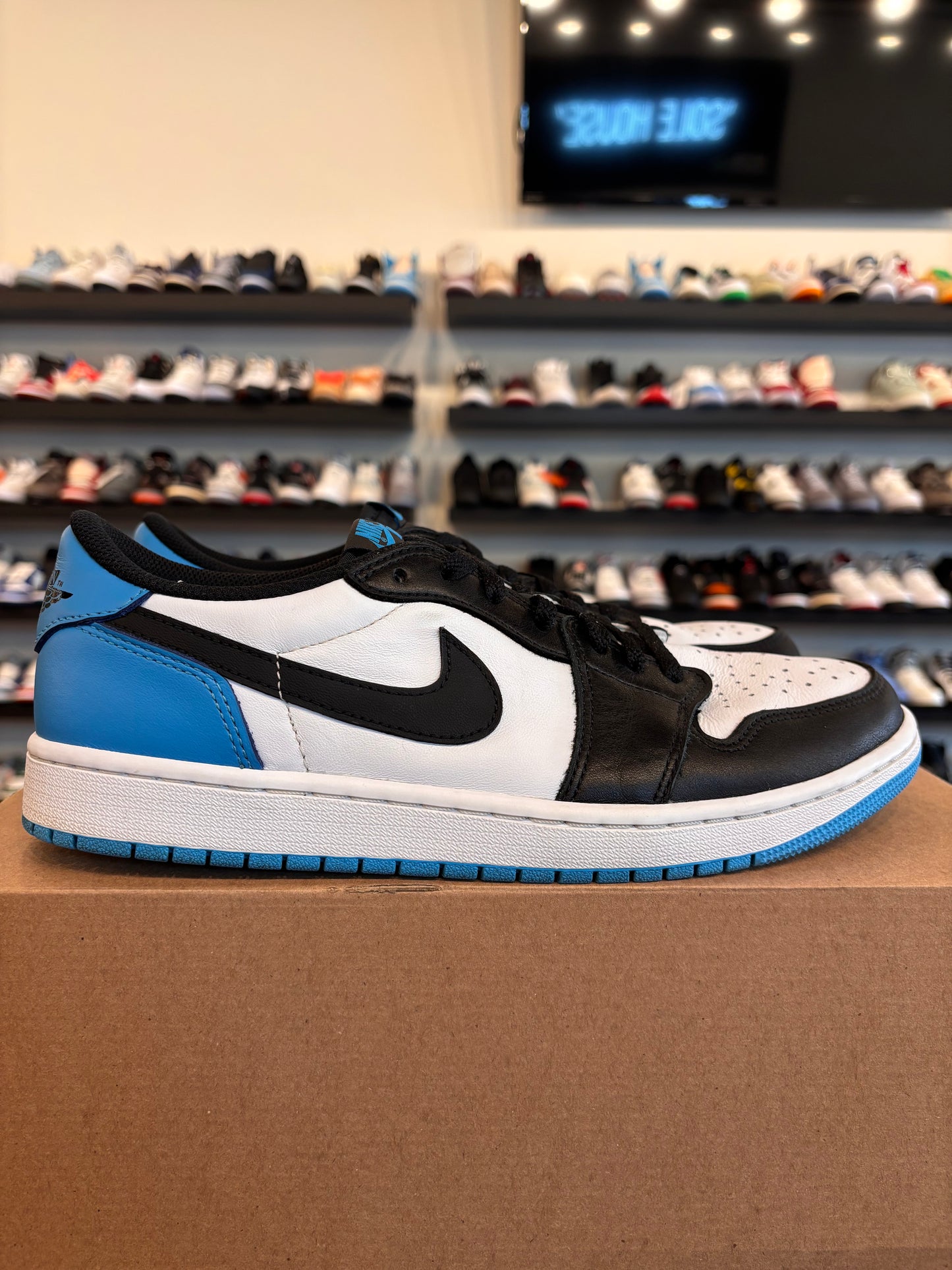 Jordan 1 Low Powder Blue Size 10 Pre-Owned (No Box)