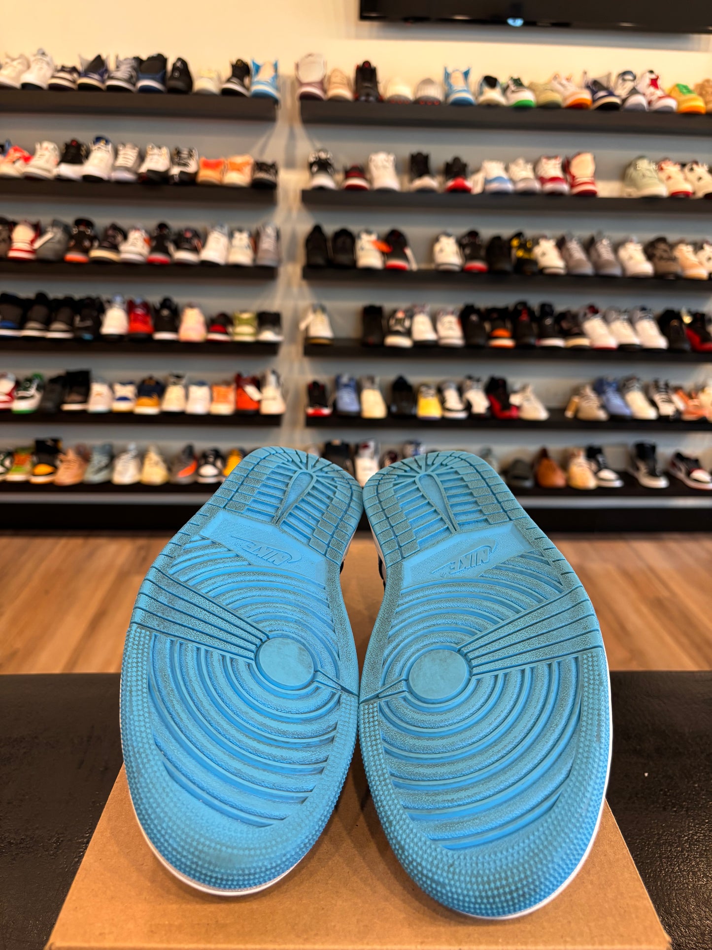 Jordan 1 Low Powder Blue Size 10 Pre-Owned (No Box)