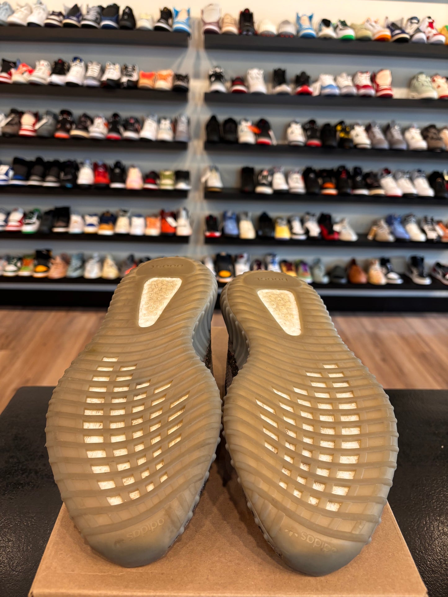 Yeezy 350 V2 Beluga Reflective Size 9 Pre-Owned (No Box)