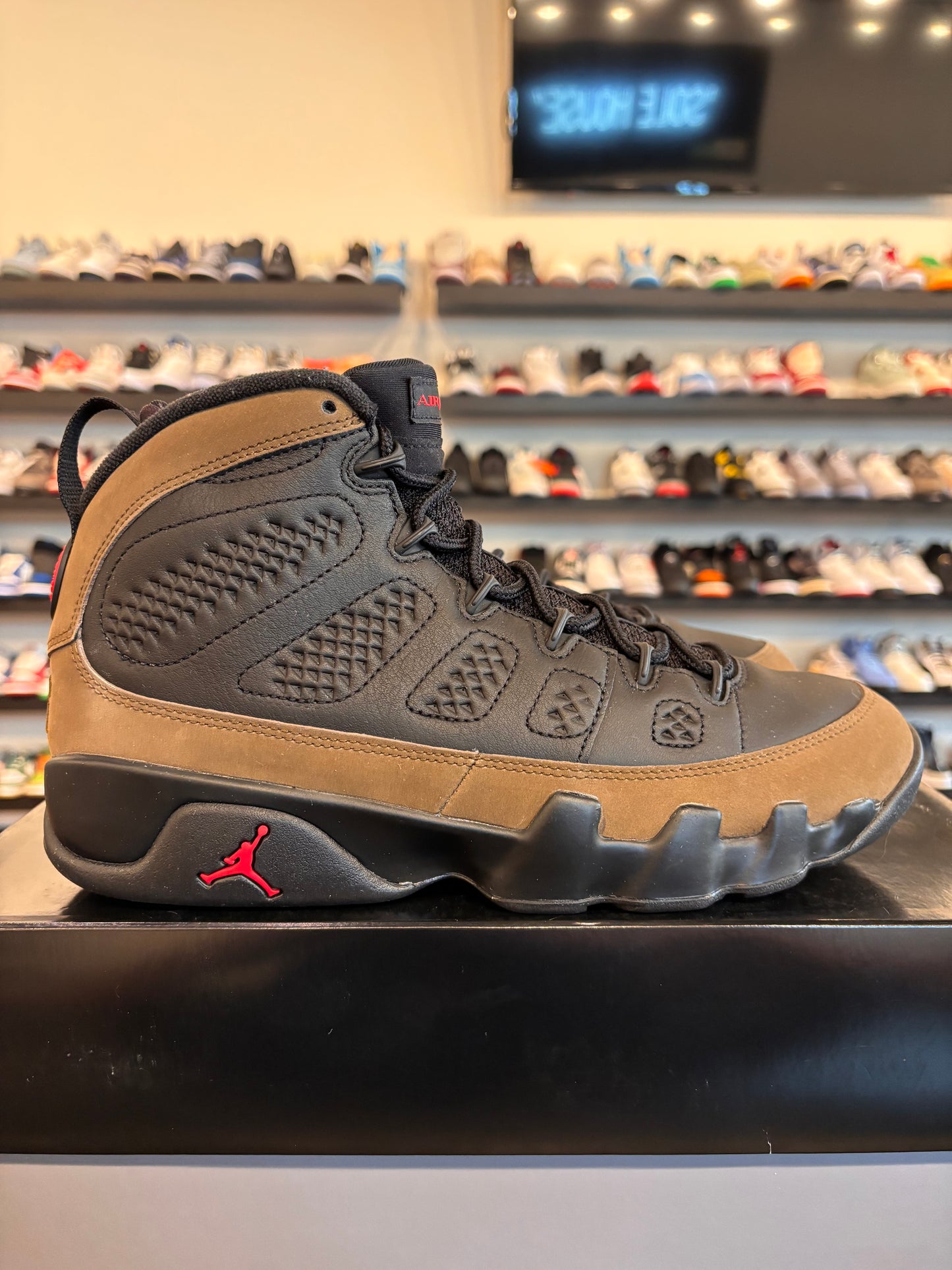 Jordan 9 Olive Size 8.5 Pre-Owned