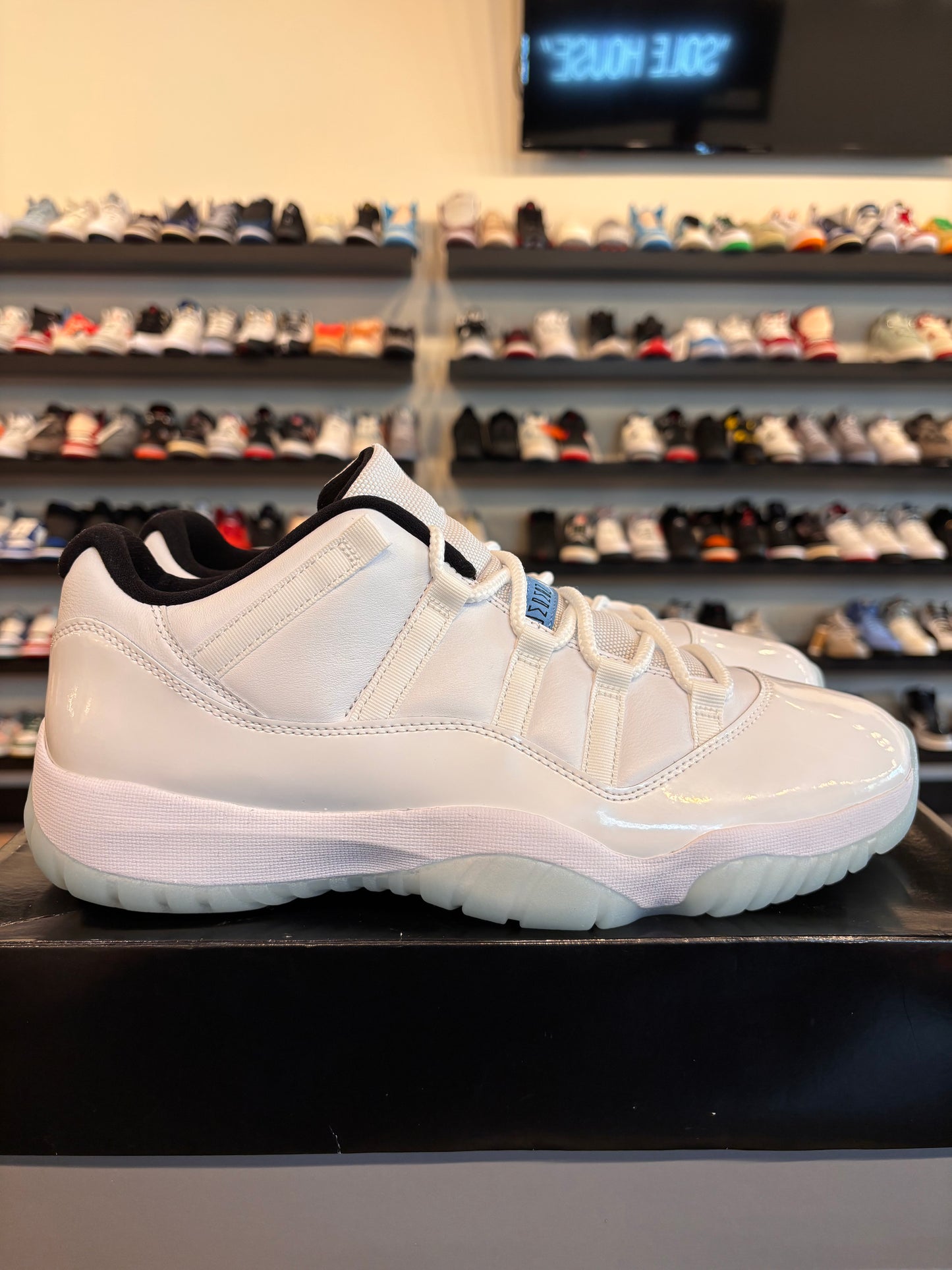 Jordan 11 Low Legend Blue Size 12 Pre-Owned