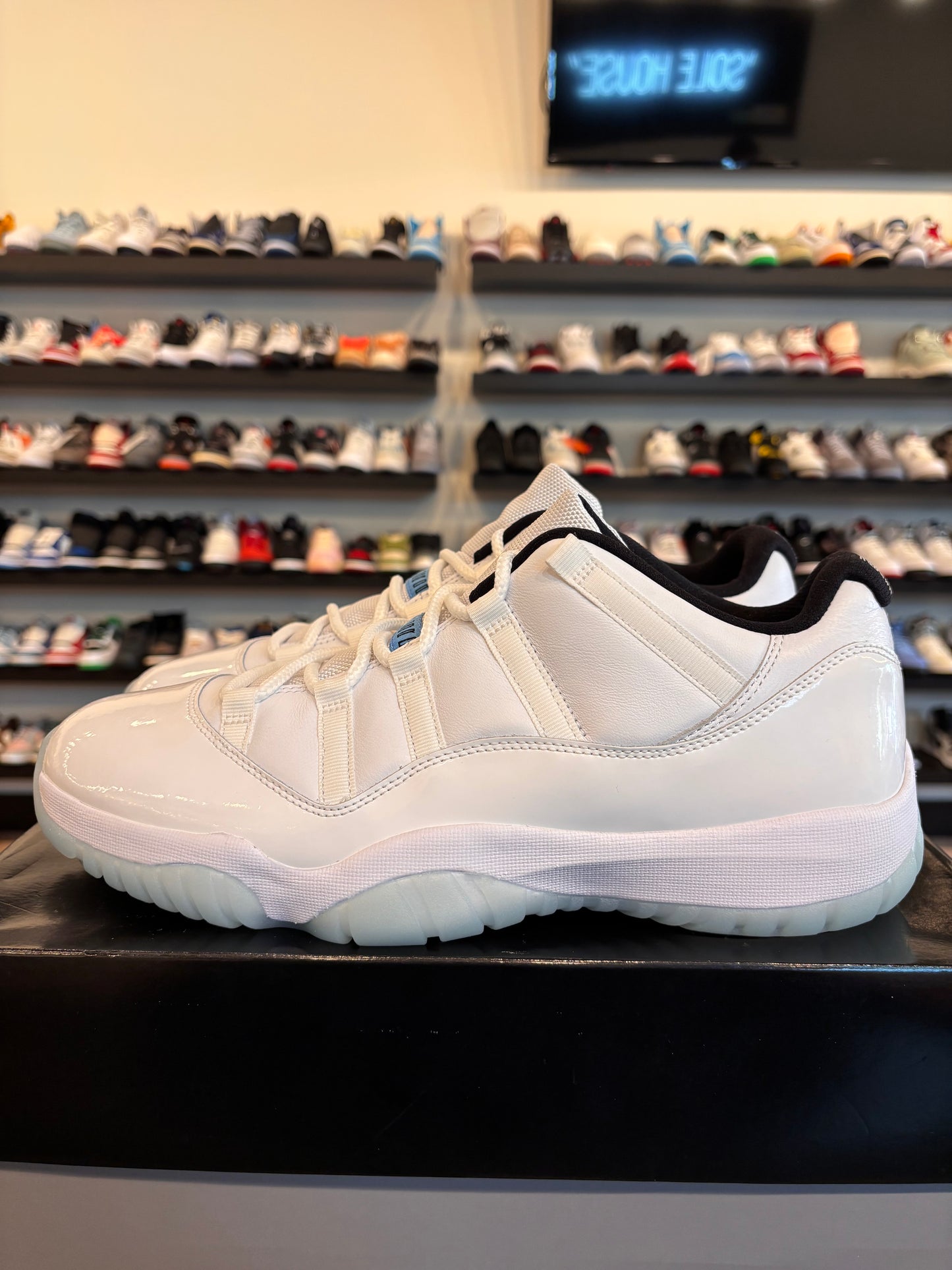 Jordan 11 Low Legend Blue Size 12 Pre-Owned