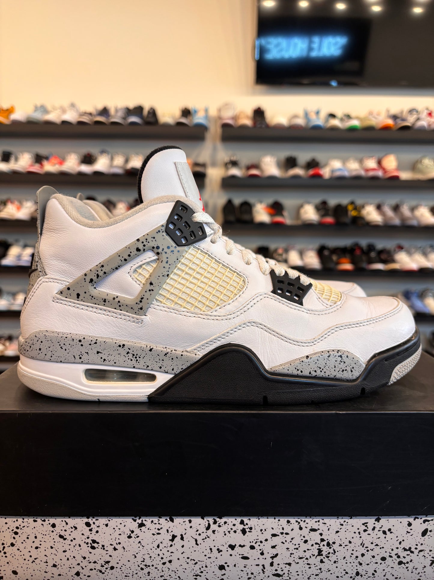 Jordan 4 White Cement 2016 Size 9 Pre-Owned