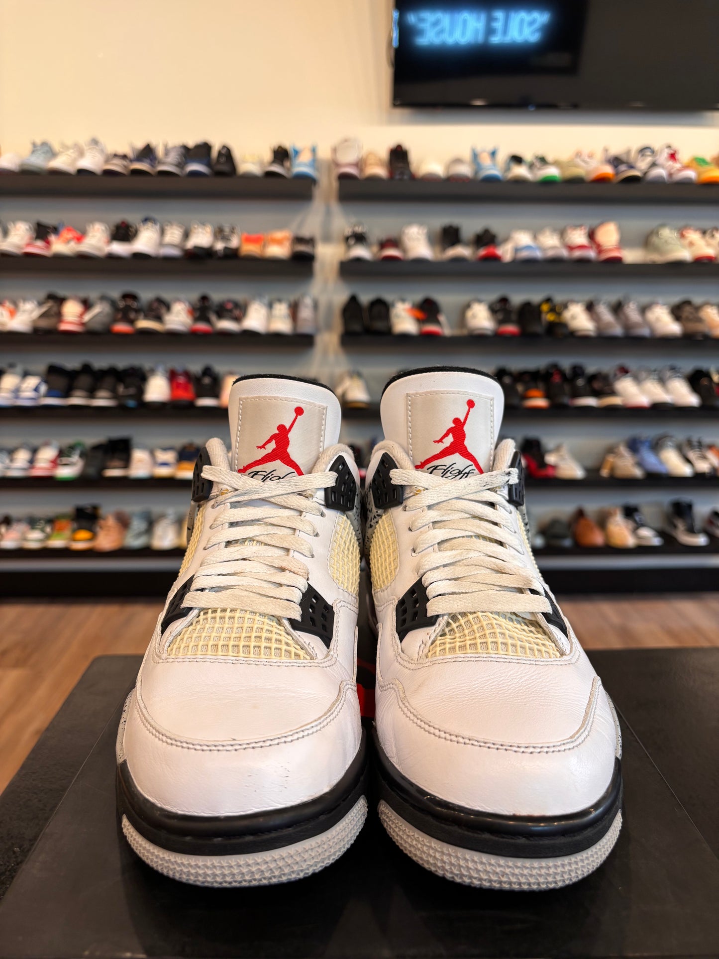 Jordan 4 White Cement 2016 Size 9 Pre-Owned