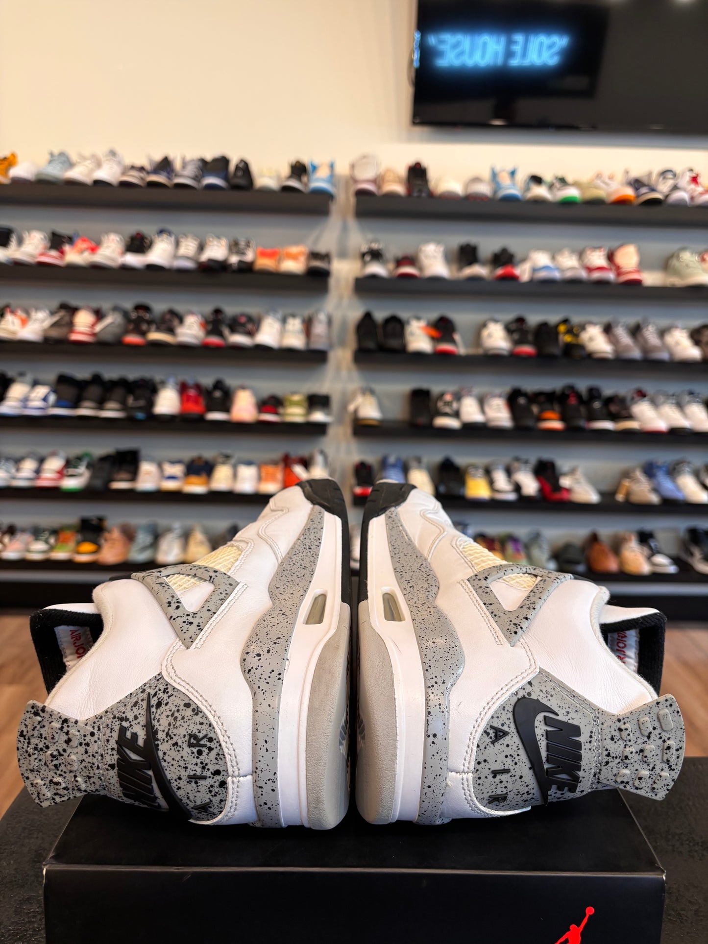 Jordan 4 White Cement 2016 Size 9 Pre-Owned