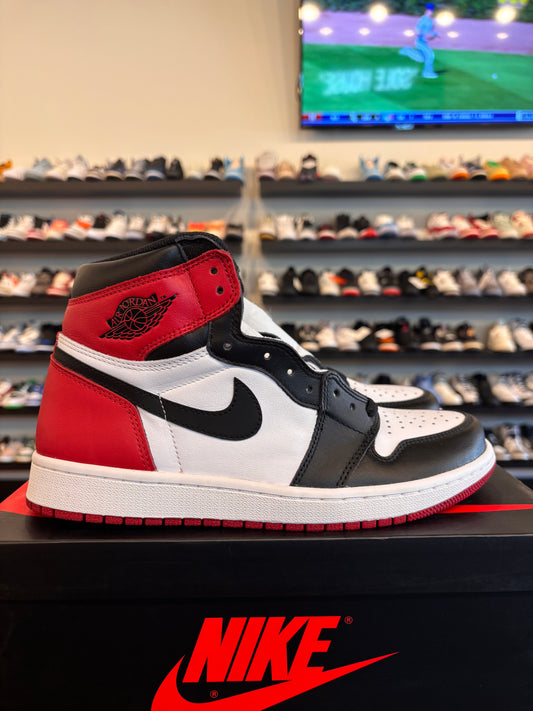Jordan 1 Black Toe 2016 Size 8.5 Brand New
