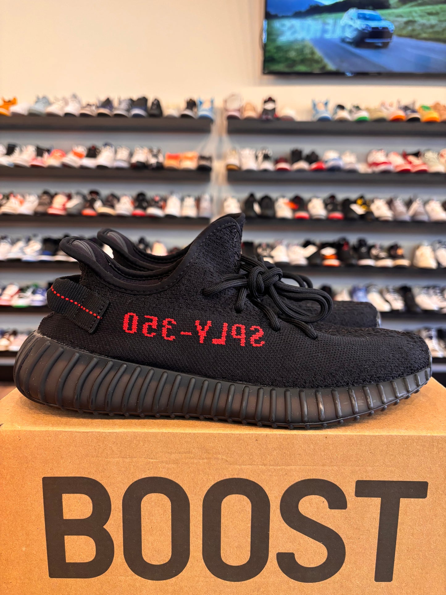 Yeezy 350 V2 Bred Size 8.5 Pre-Owned