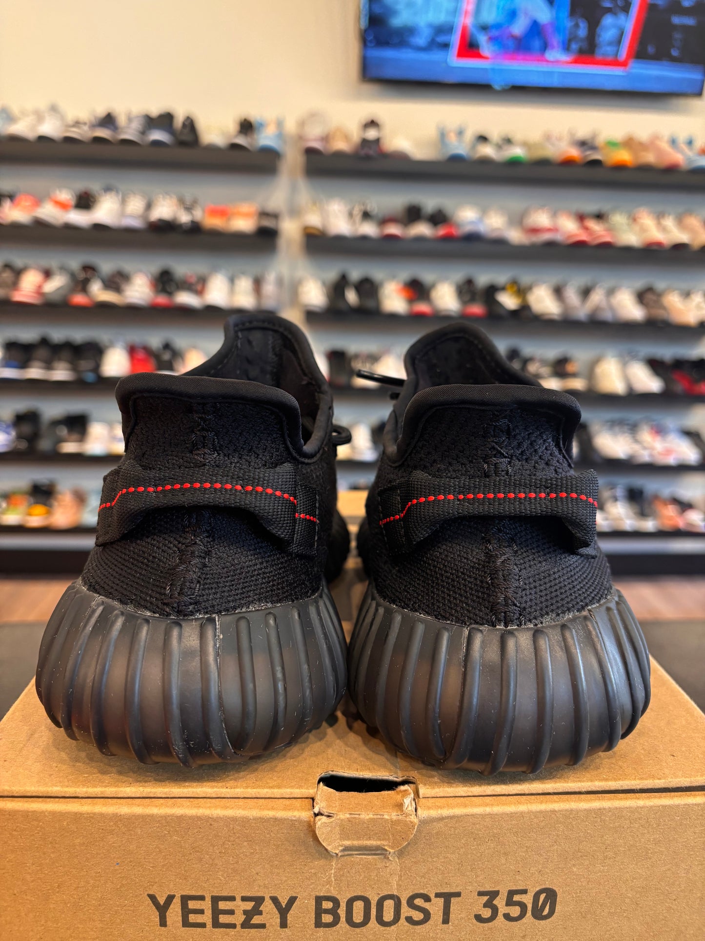 Yeezy 350 V2 Bred Size 8.5 Pre-Owned