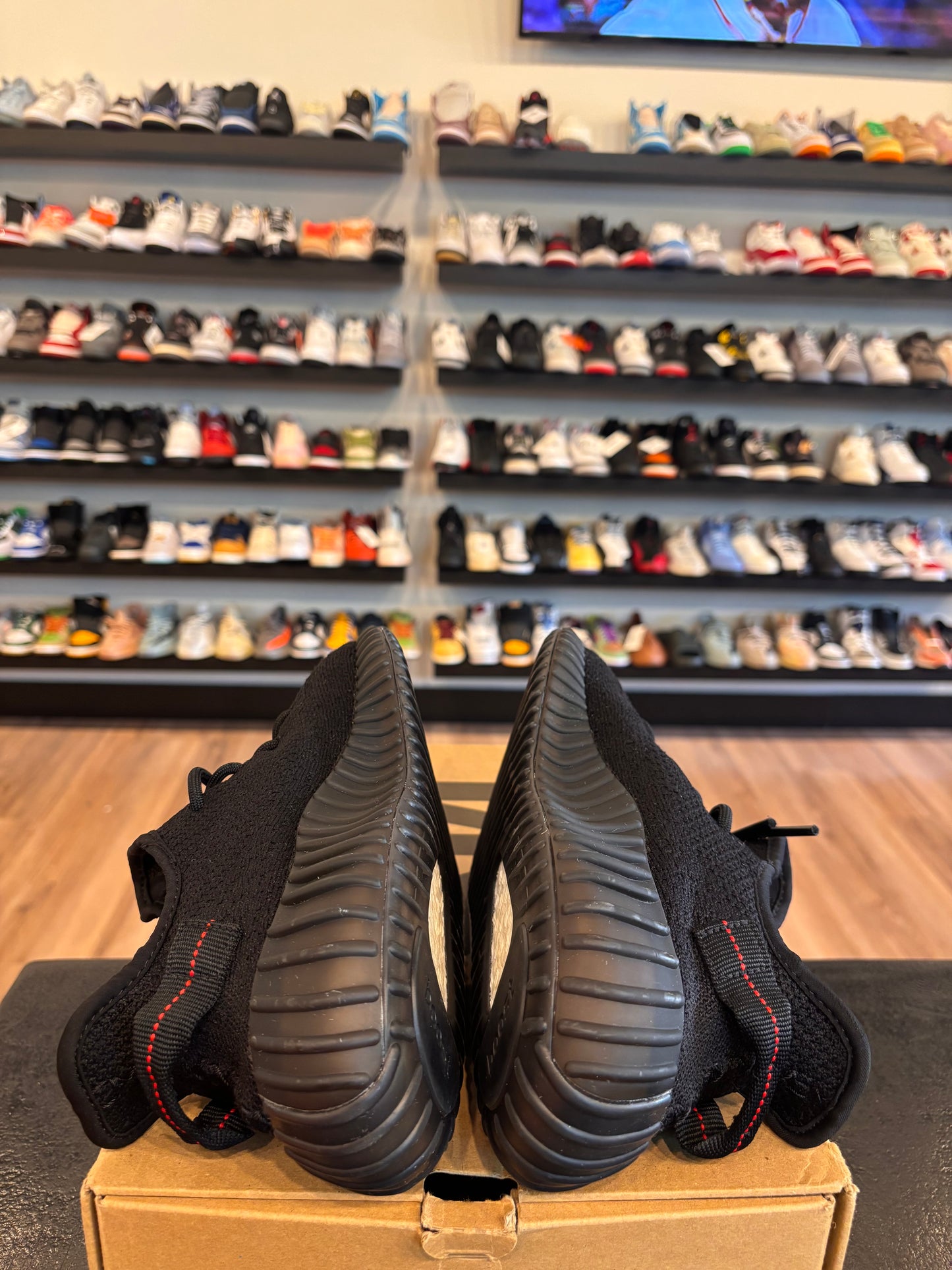 Yeezy 350 V2 Bred Size 8.5 Pre-Owned