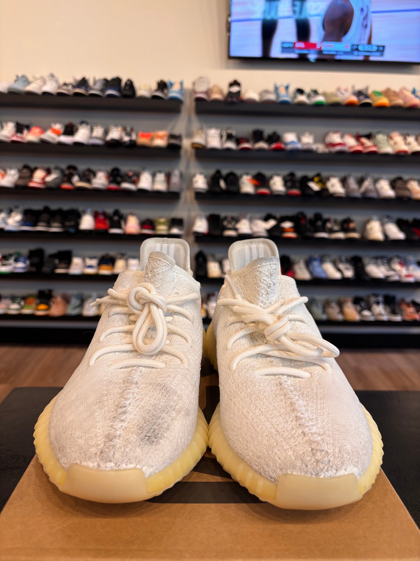 Yeezy 350 V2 Cream Size 8.5 Pre-Owned