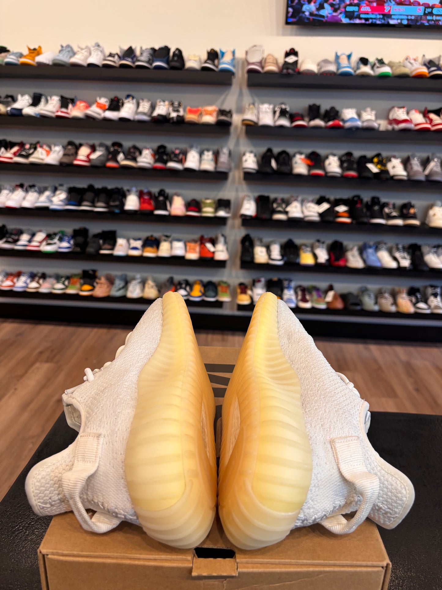 Yeezy 350 V2 Cream Size 8.5 Pre-Owned