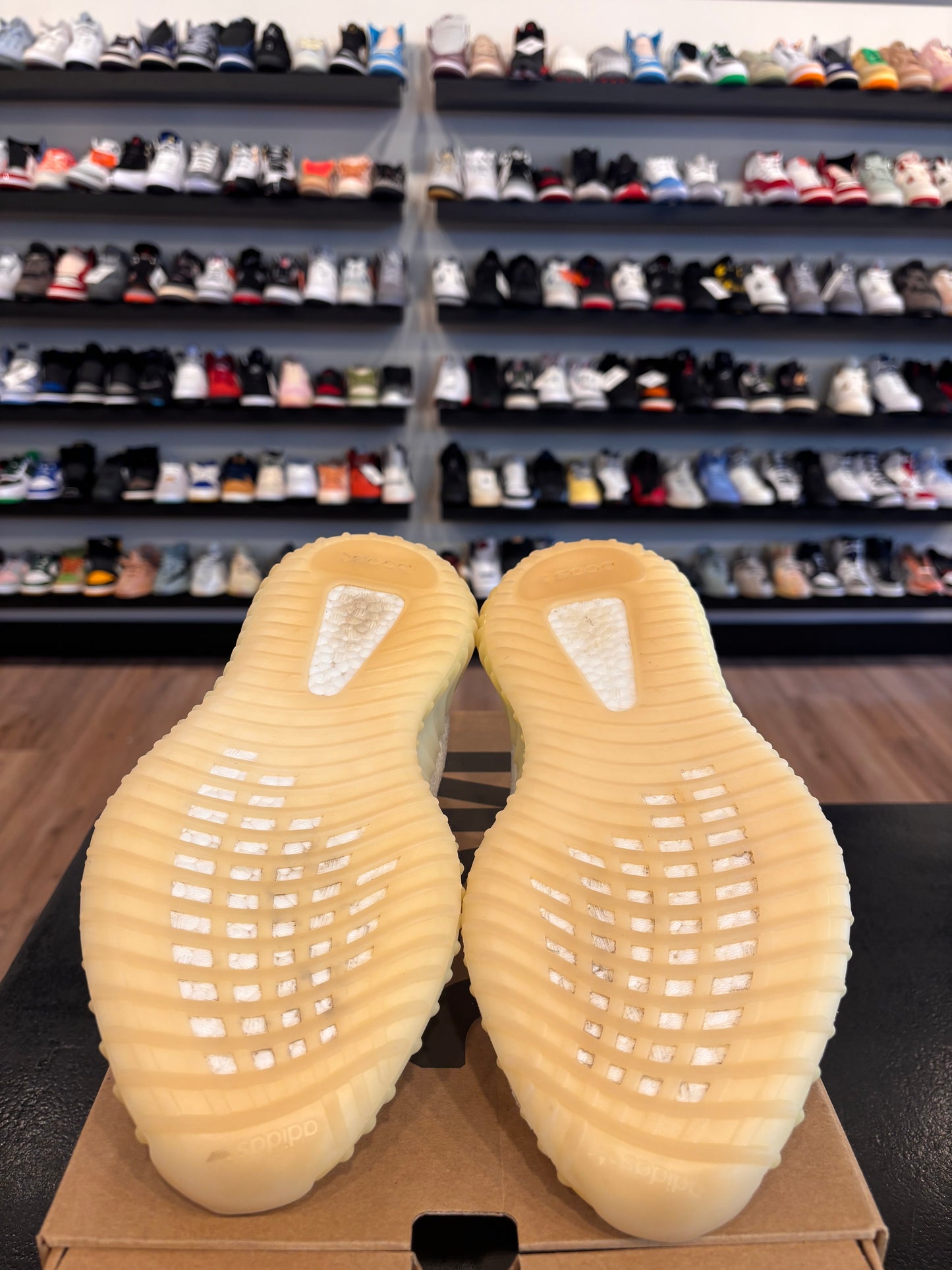 Yeezy 350 V2 Cream Size 8.5 Pre-Owned