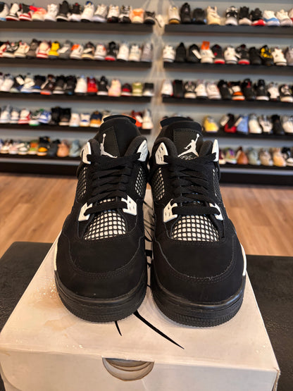 Jordan 4 White Thunder Size 6.5Y (8W) Pre-Owned