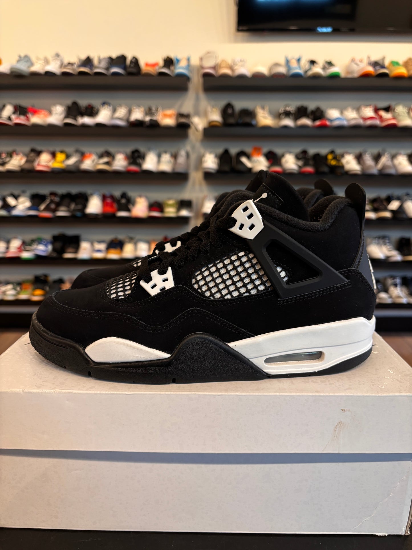 Jordan 4 White Thunder Size 6.5Y (8W) Pre-Owned