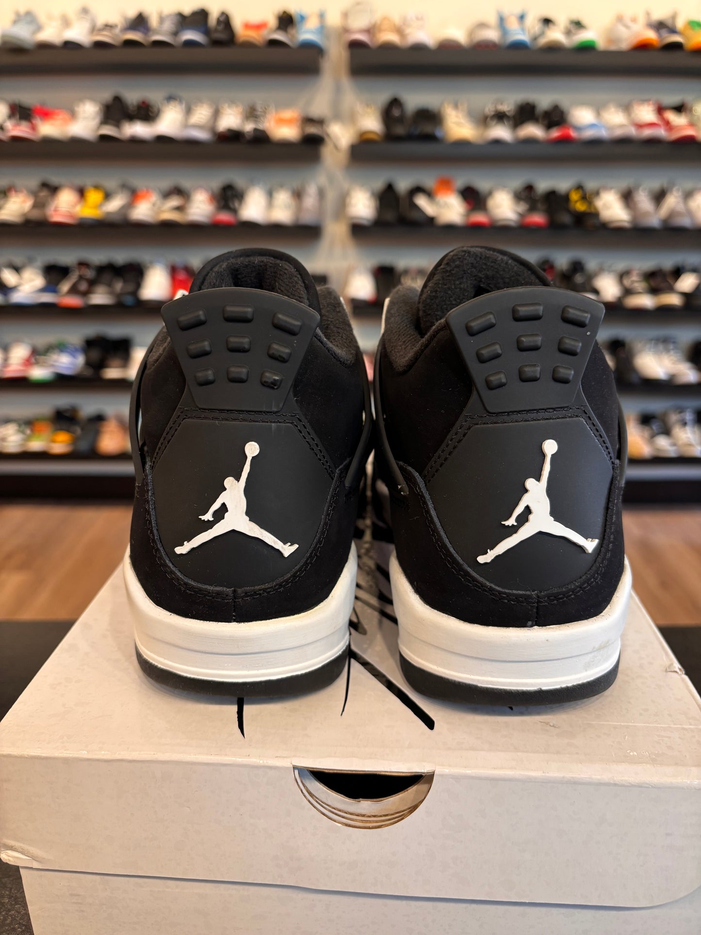 Jordan 4 White Thunder Size 6.5Y (8W) Pre-Owned