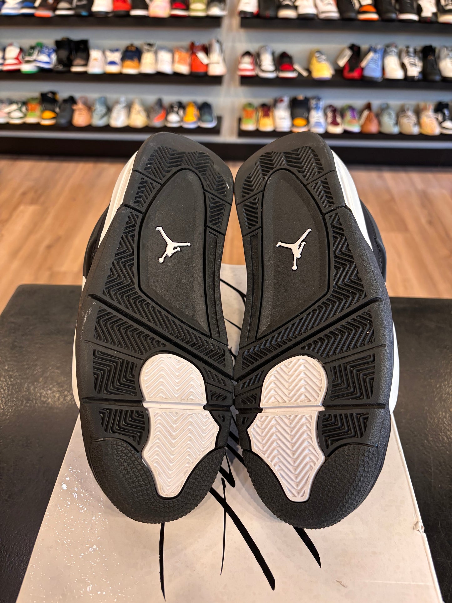Jordan 4 White Thunder Size 6.5Y (8W) Pre-Owned