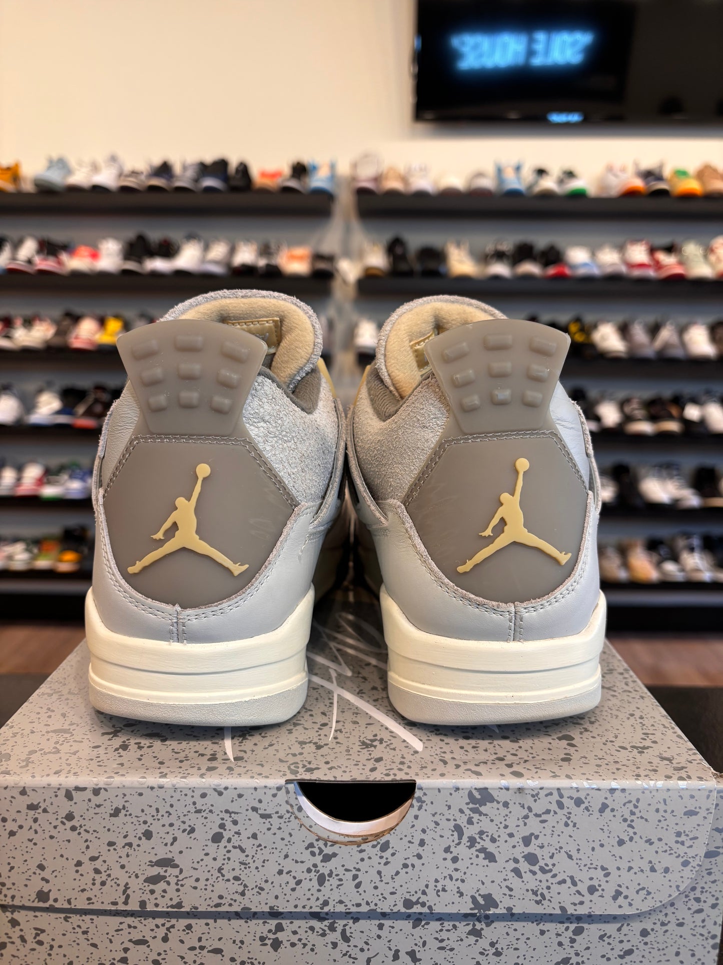 Jordan 4 Craft Photon Dust Size 9 Pre-Owned