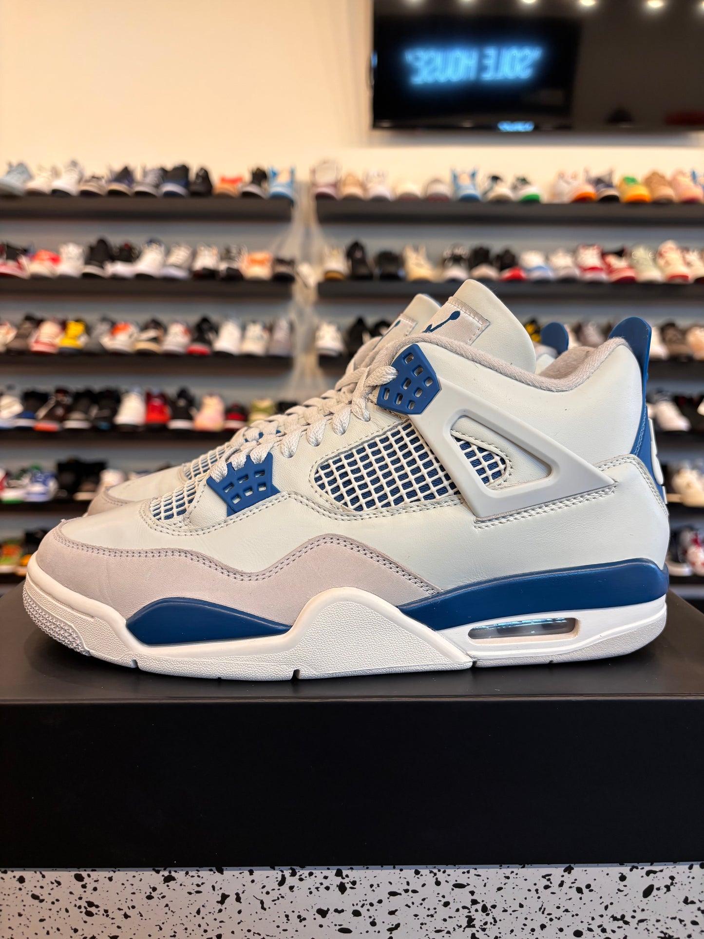 Jordan 4 Military Blue Size 8.5 Pre-Owned