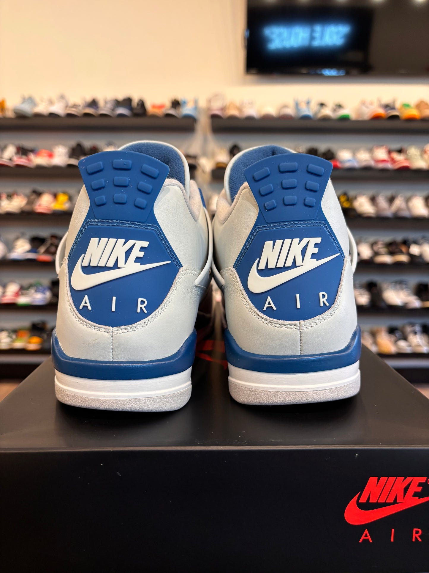 Jordan 4 Military Blue Size 8.5 Pre-Owned