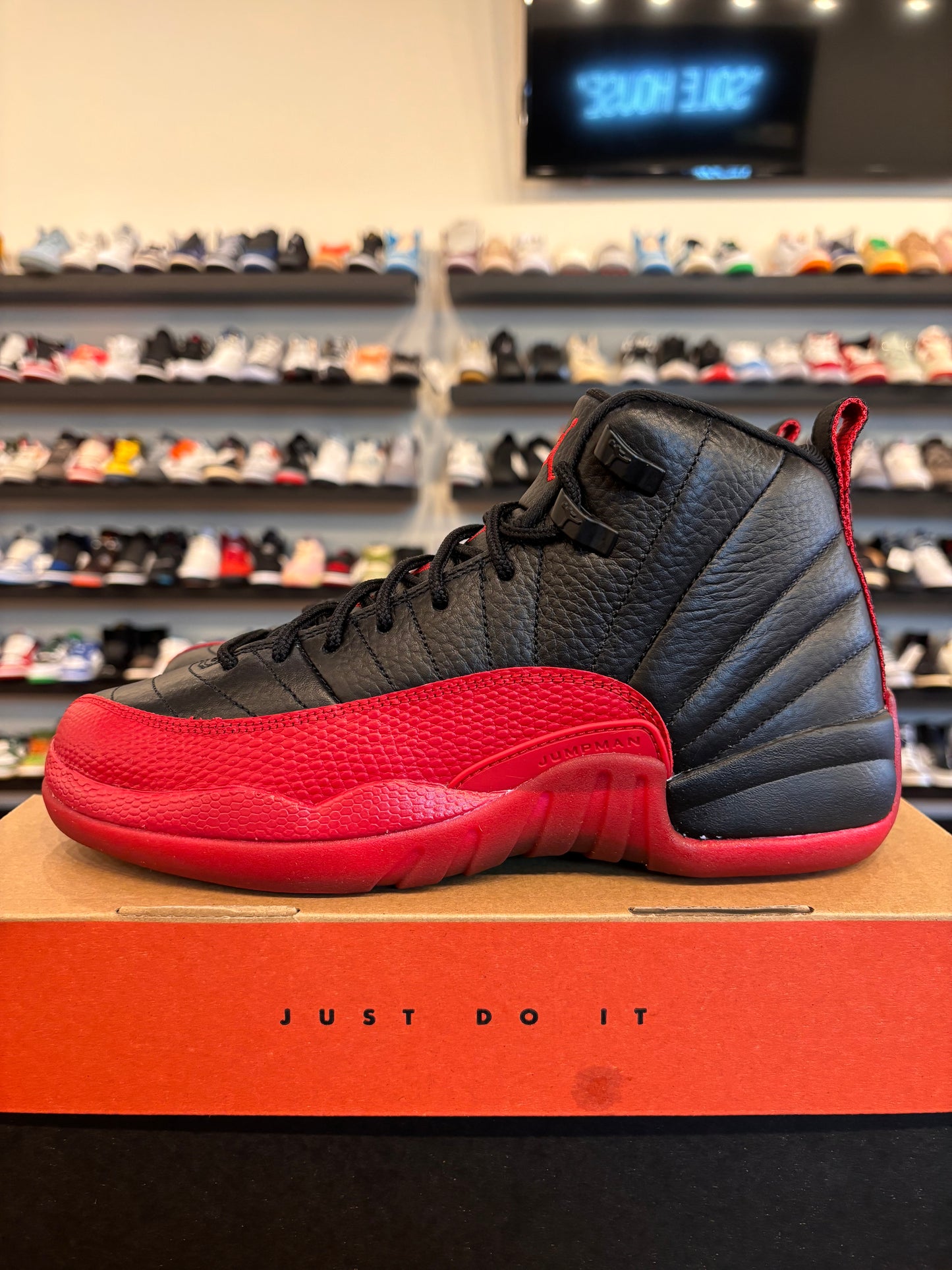 Jordan 12 Flu Game Size 7Y (8.5W) Pre-Owned