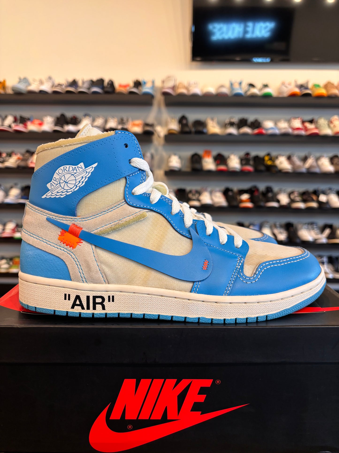 Jordan 1 Off-White UNC Size 9 Pre-Owned