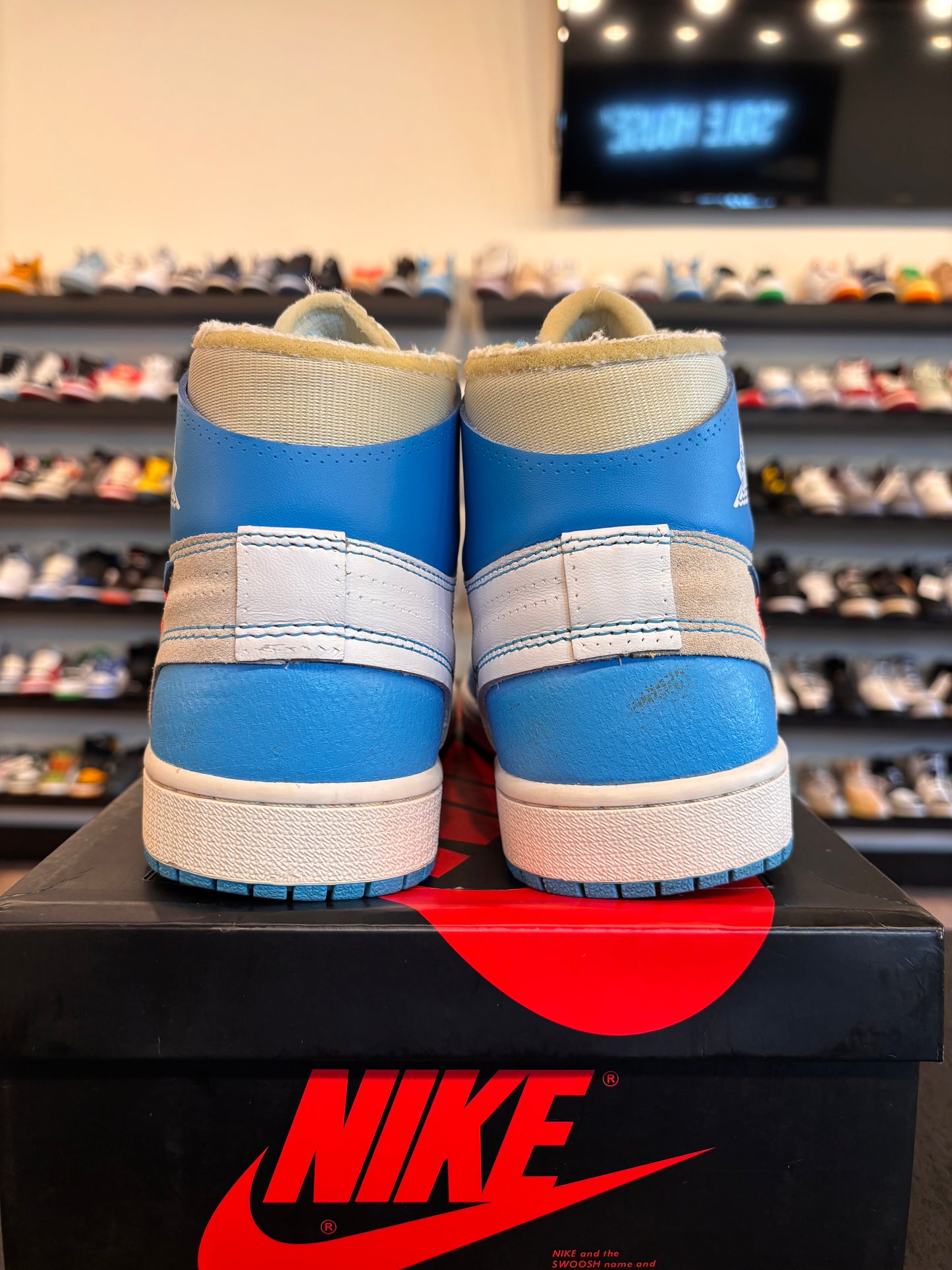 Jordan 1 Off-White UNC Size 9 Pre-Owned