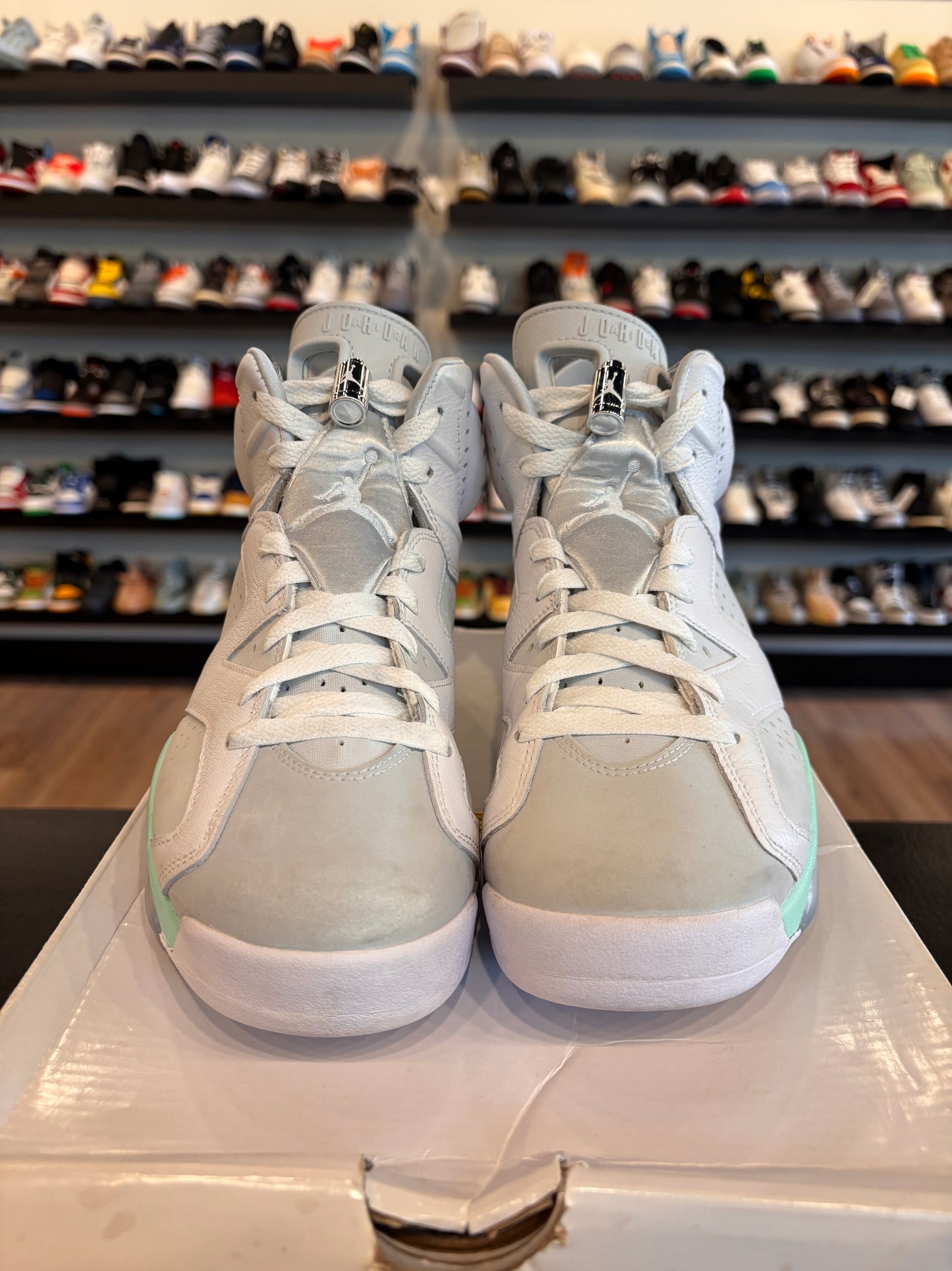 Jordan 6 Mint Foam Size 7Y (8.5W) Pre-Owned