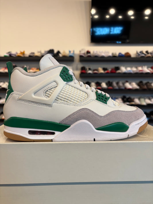 Jordan 4 SB Pine Green Size 8.5 Pre-Owned