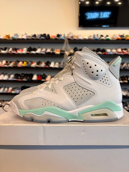 Jordan 6 Mint Foam Size 7Y (8.5W) Pre-Owned