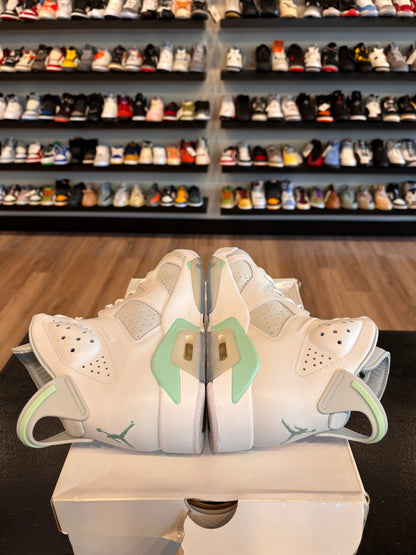 Jordan 6 Mint Foam Size 7Y (8.5W) Pre-Owned